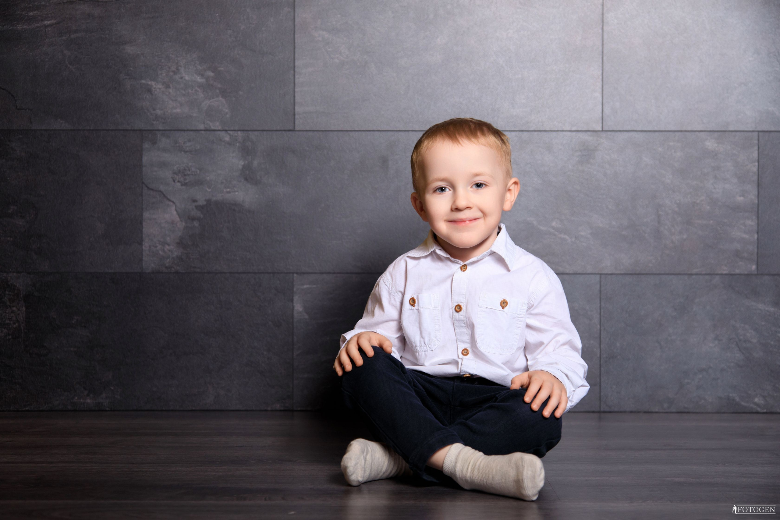 Детская фотосессия в студии в Краснодаре | Фотостудия FOTOGEN - Фотосессия для мальчика с приключениями.