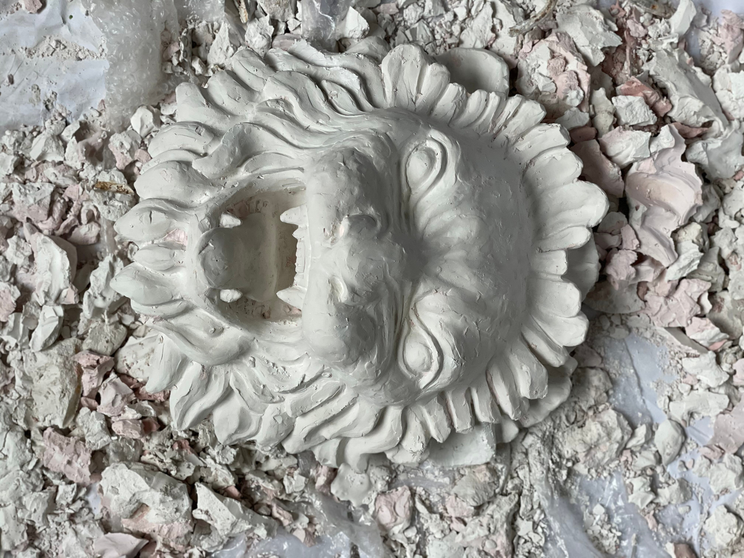 Чернореченские львы / СПб/ул.Торжковская 1/2021. Художник — скульптор Антонина Фатхуллина