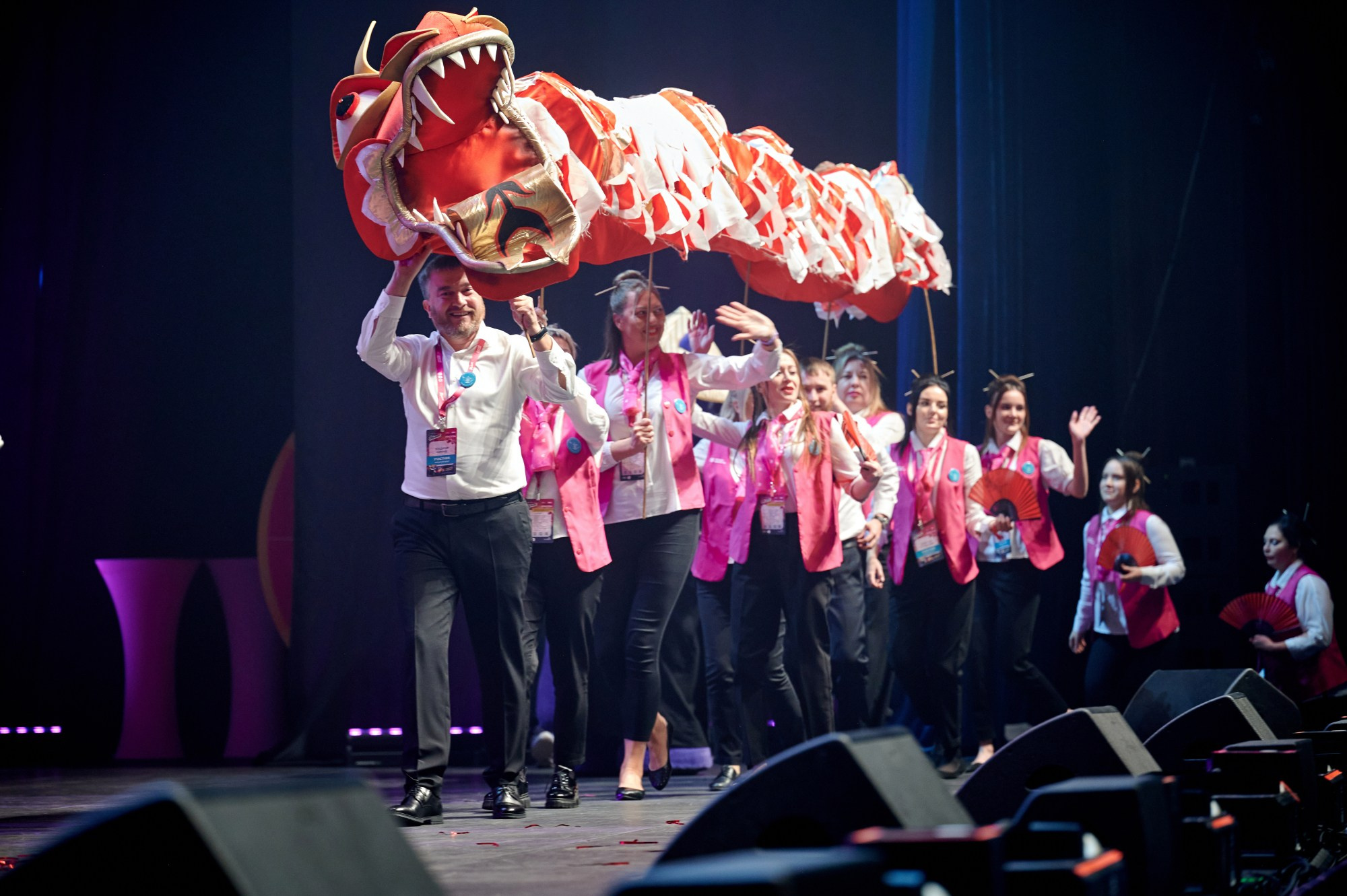 Магнит Косметик — конкурс «Золотой Магазин». Мезенцев Евгений фотограф