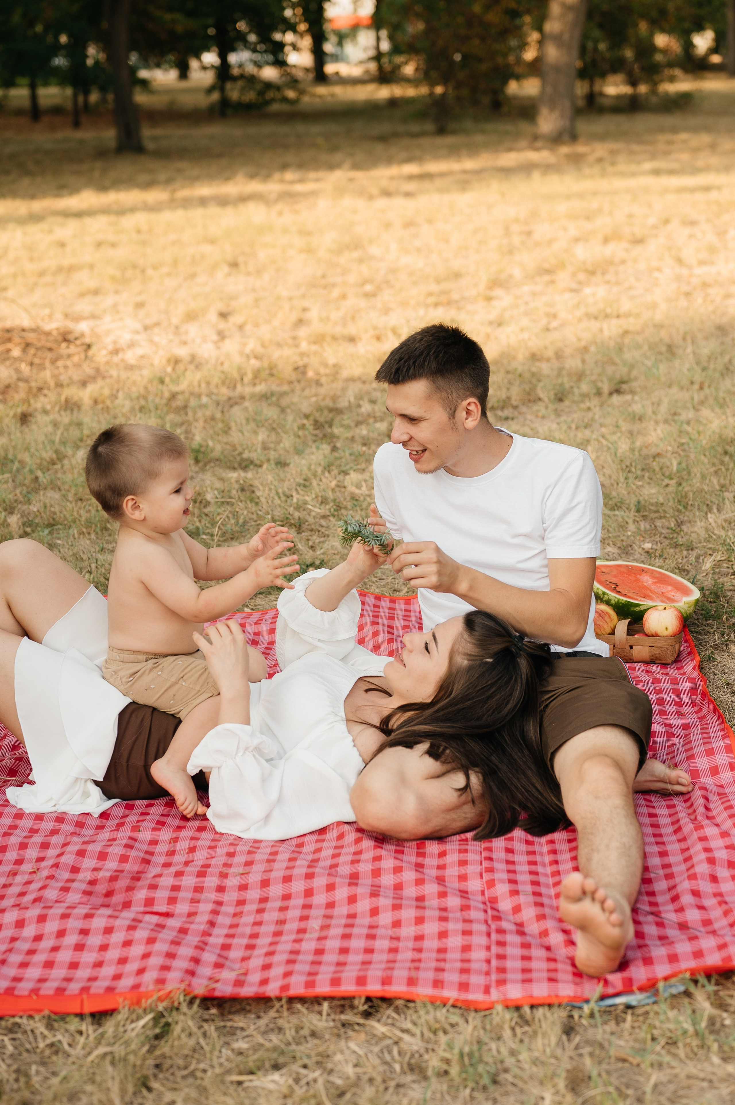 Летняя семейная фотосессия в парке. Свадебный и семейный фотограф в Краснодаре Алина Мельник