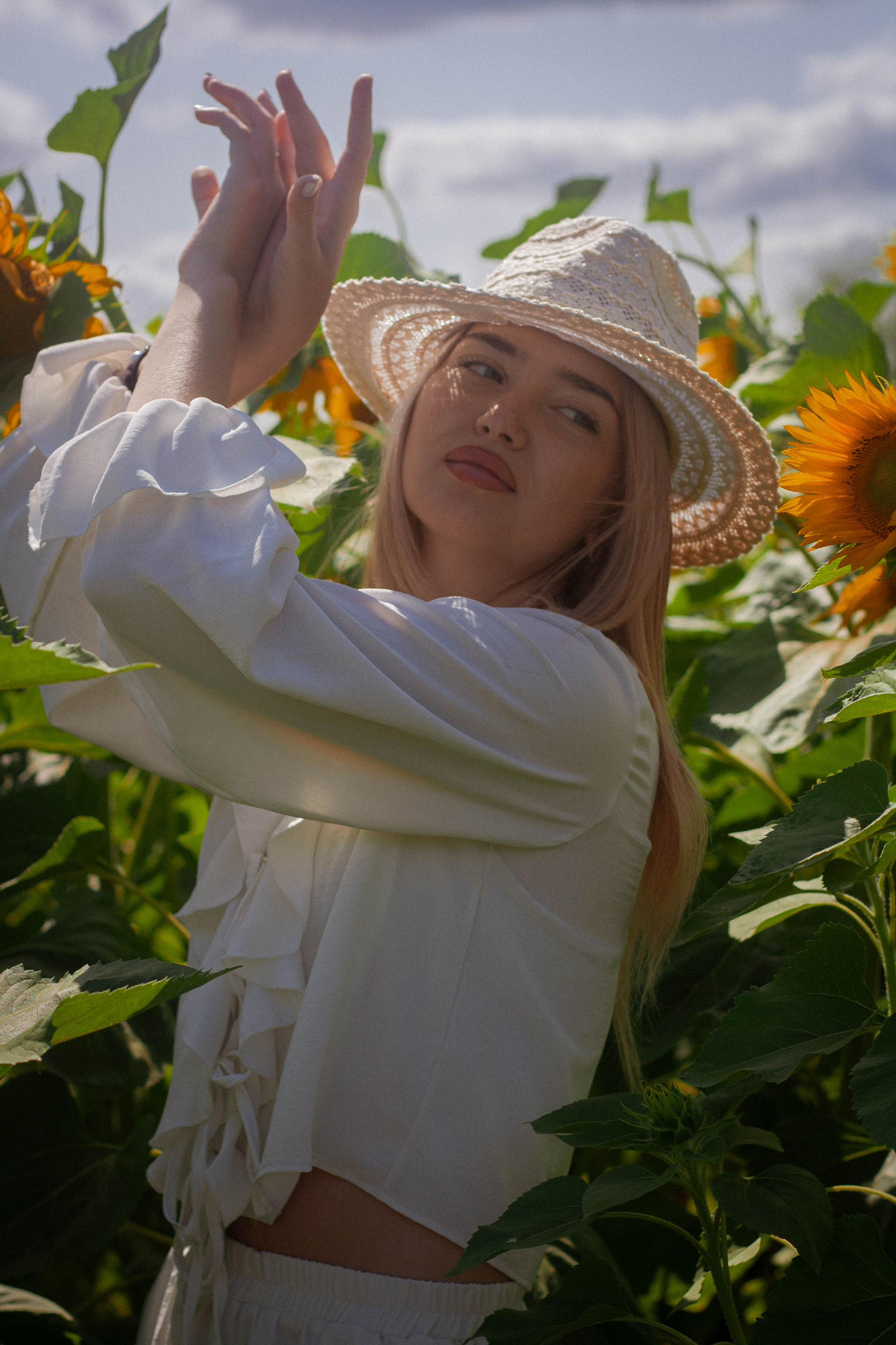 Настроение: уйти в поле с подсолнухами. Портретный фотограф в Саратове