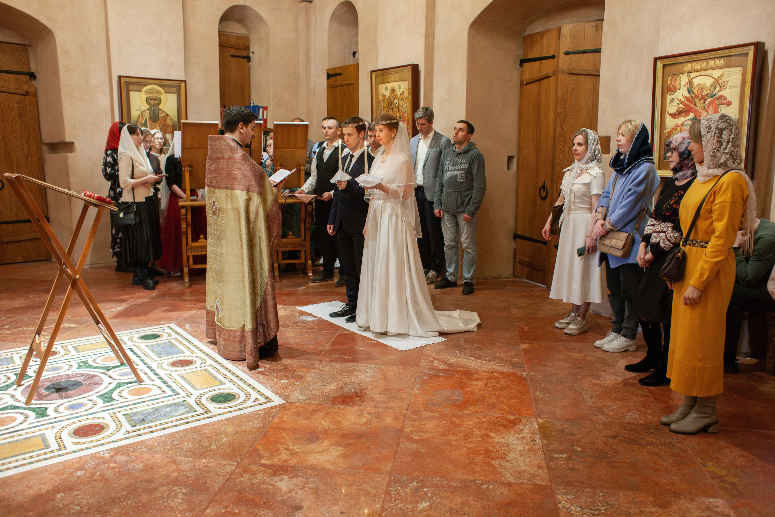 Венчание в храме Антипы Пергамского, стиль «ORWO UT21». Фотограф на крещение/венчание
