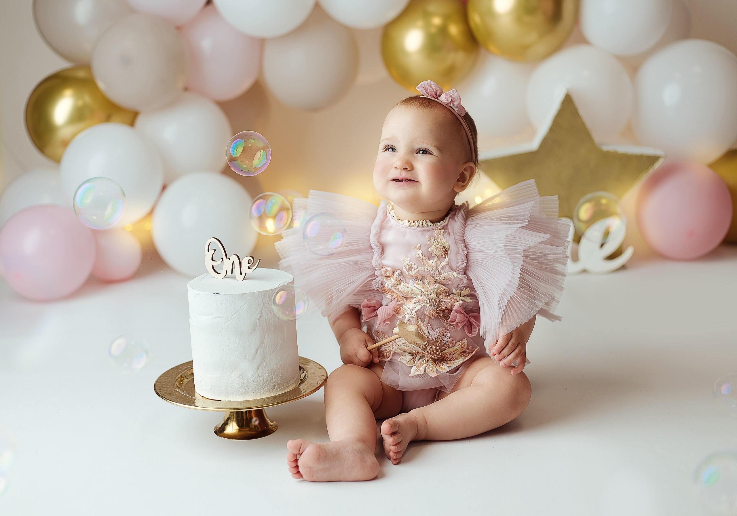 Праздничное оформление. Фотограф беременности, новорожденных Москва. годики под ключ