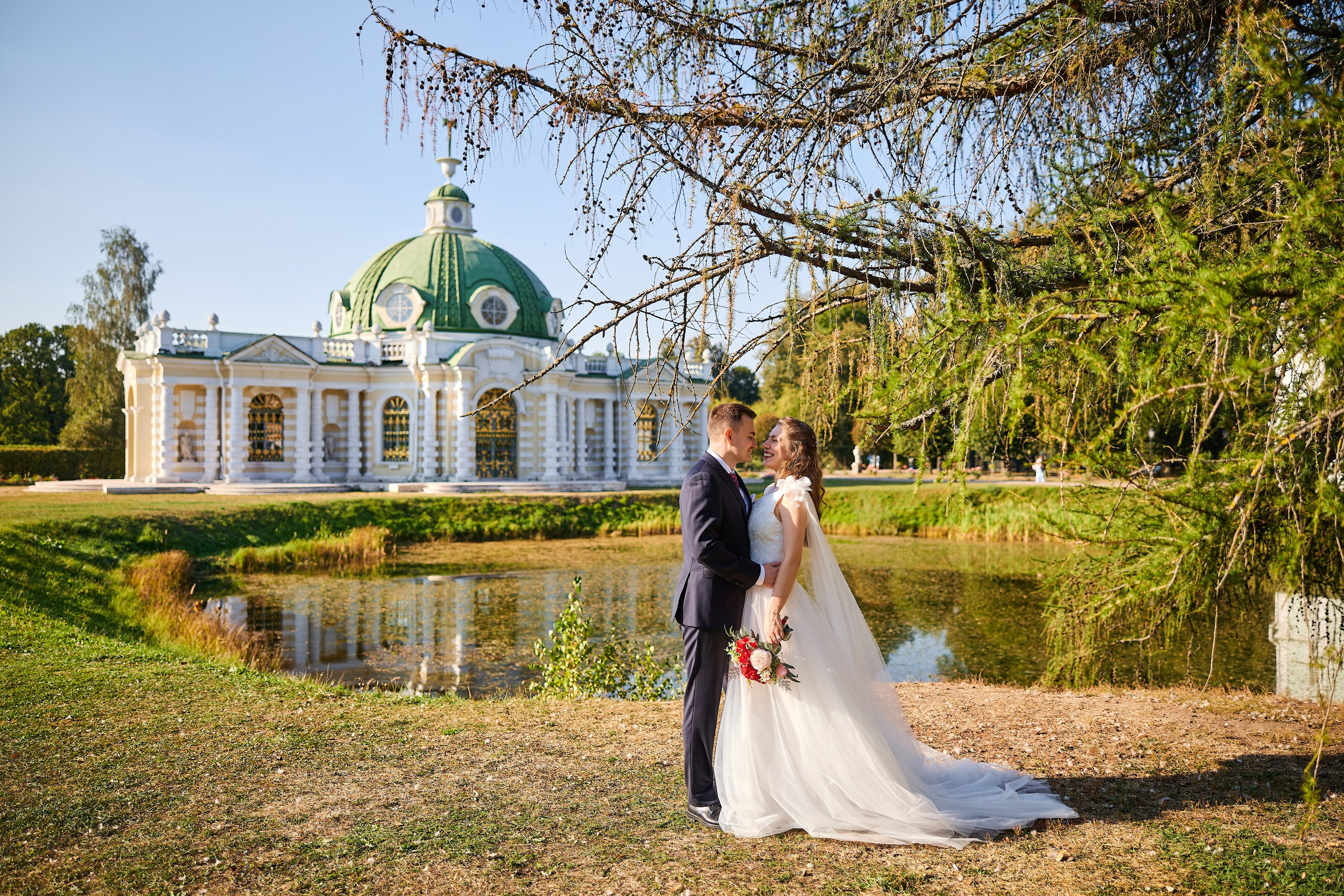 Свадебная фотосессия в Кусково. Свадебный фотограф Сергей Колбинский