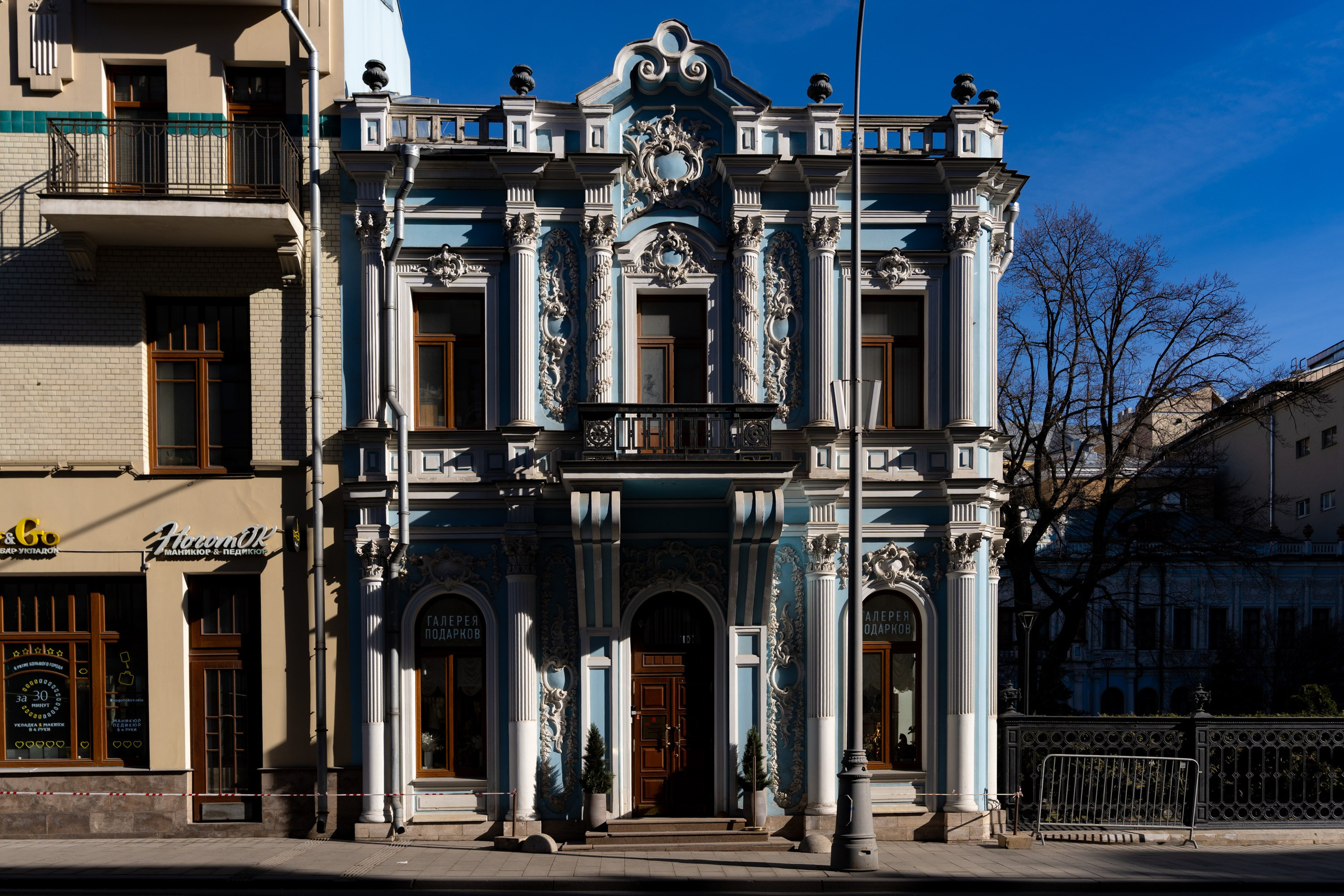 Свет и тень в городе. Фотограф в Москве. Шахабудин