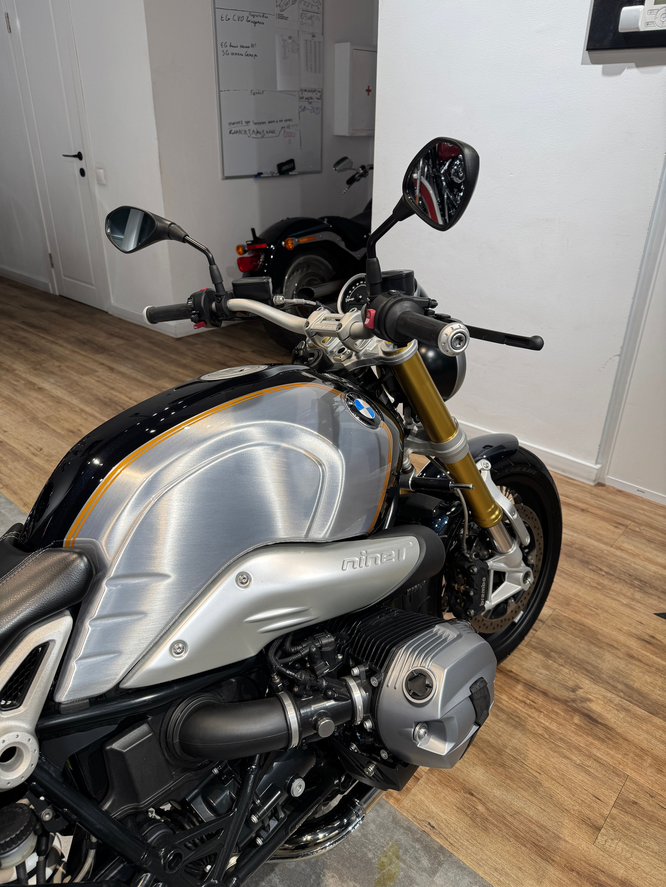 Мотоциклы Harley-Davidson BMW R Nine T (Option 719) — купить мотоцикл. Hello Davidson, Москва. Только хорошие мотоциклы…