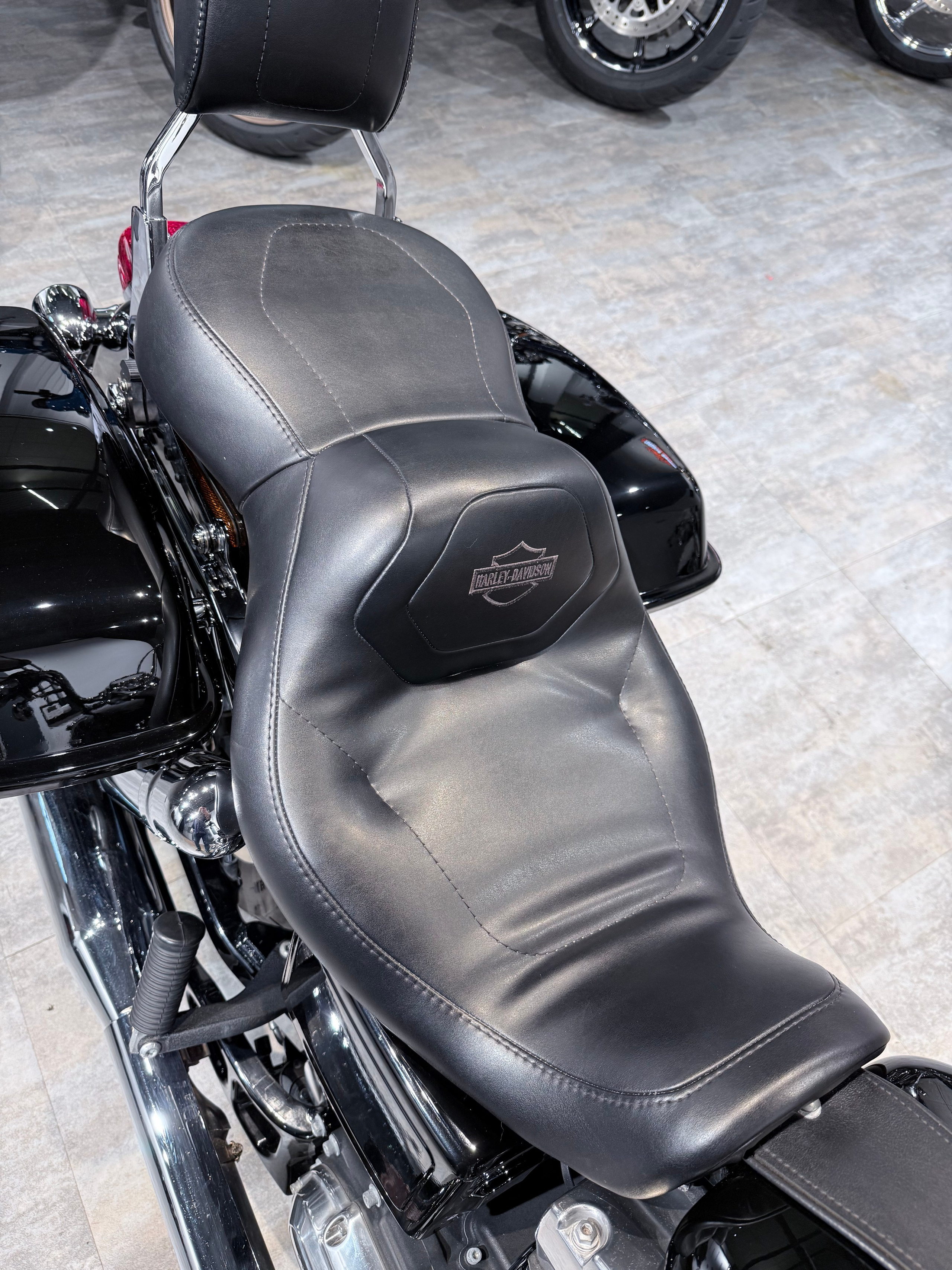 Купить Harley-Davidson 2012 HD Dyna Switchback (Vivid Black) (Softail/Dyna) — подробнее на сайте. Hello Davidson, Москва. Только хорошие мотоциклы…