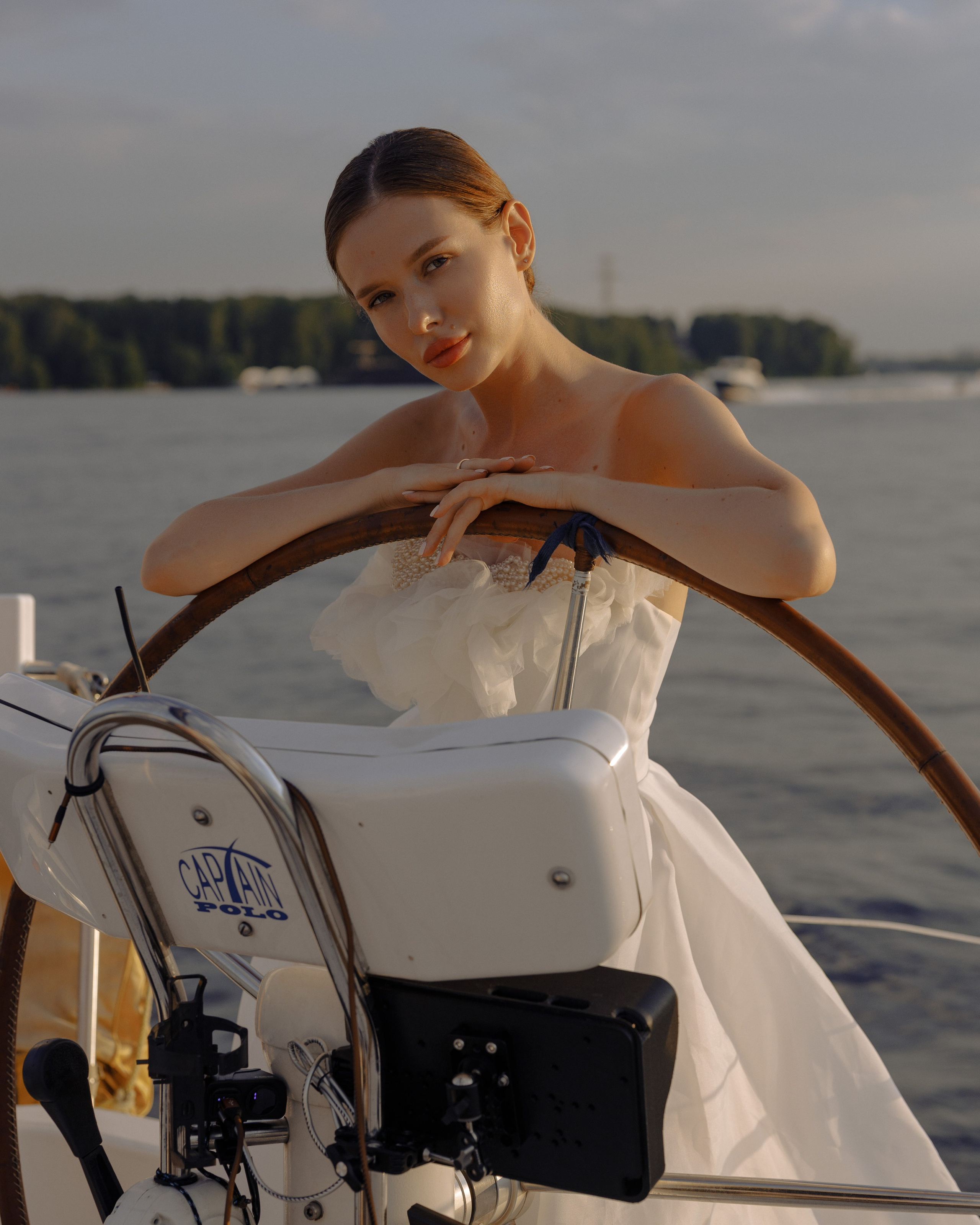 Свадебная фотосессия на яхте. Фотограф, ретушёр в Москве