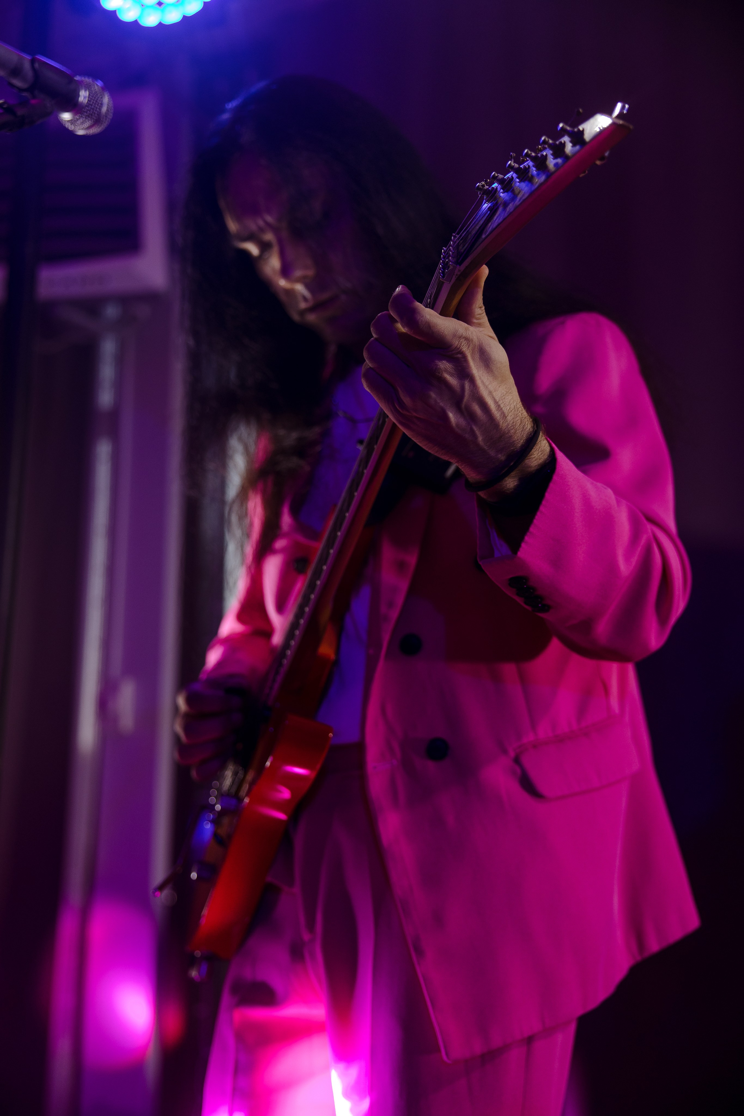 Яркая неоновая свадебная фотосессия в «Нет на карте». Свадебный и семейный фотограф в Самаре и Тольятти | Елена Топанцева