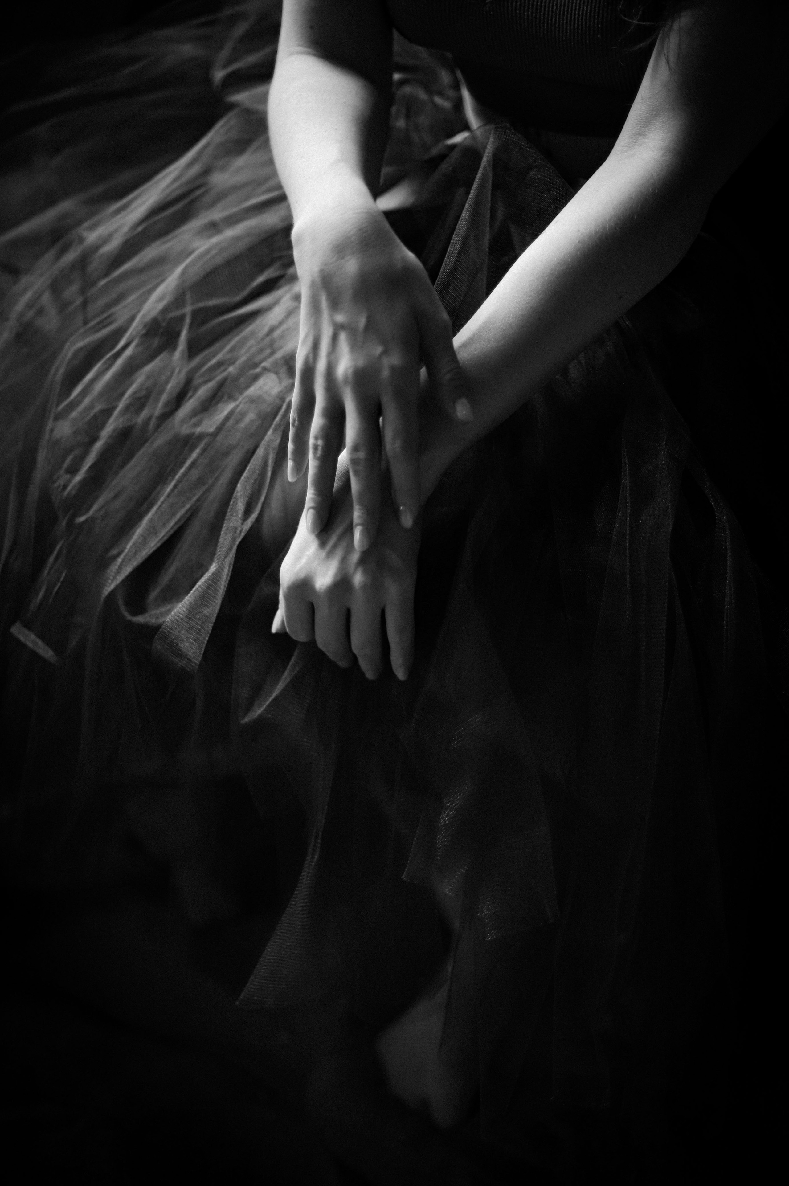 Танец рук Лизы. Портретный и эротический фотограф Ирина Подборская (18+)