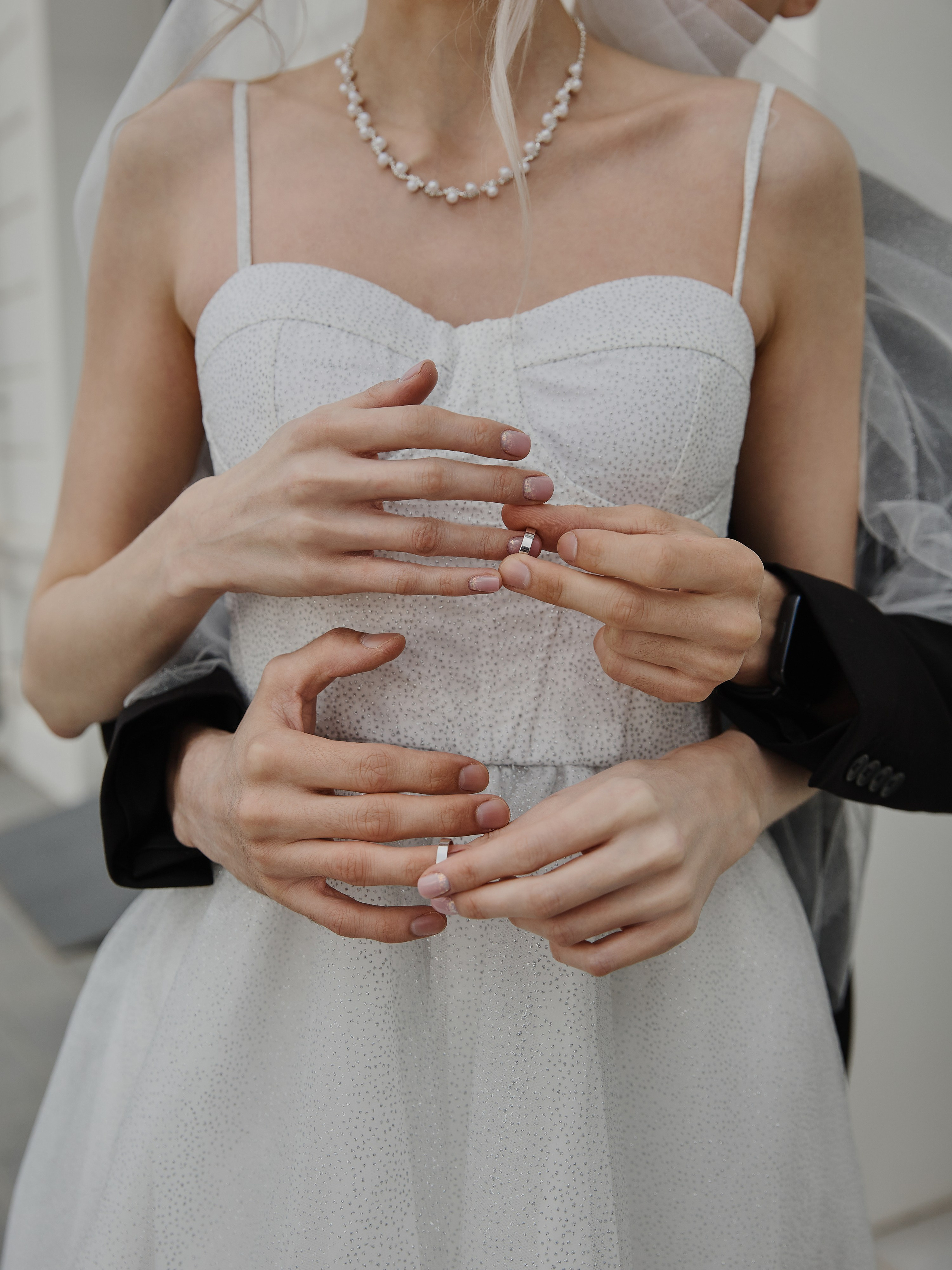 Свадебная фотосессия на белой набережной города Анапа