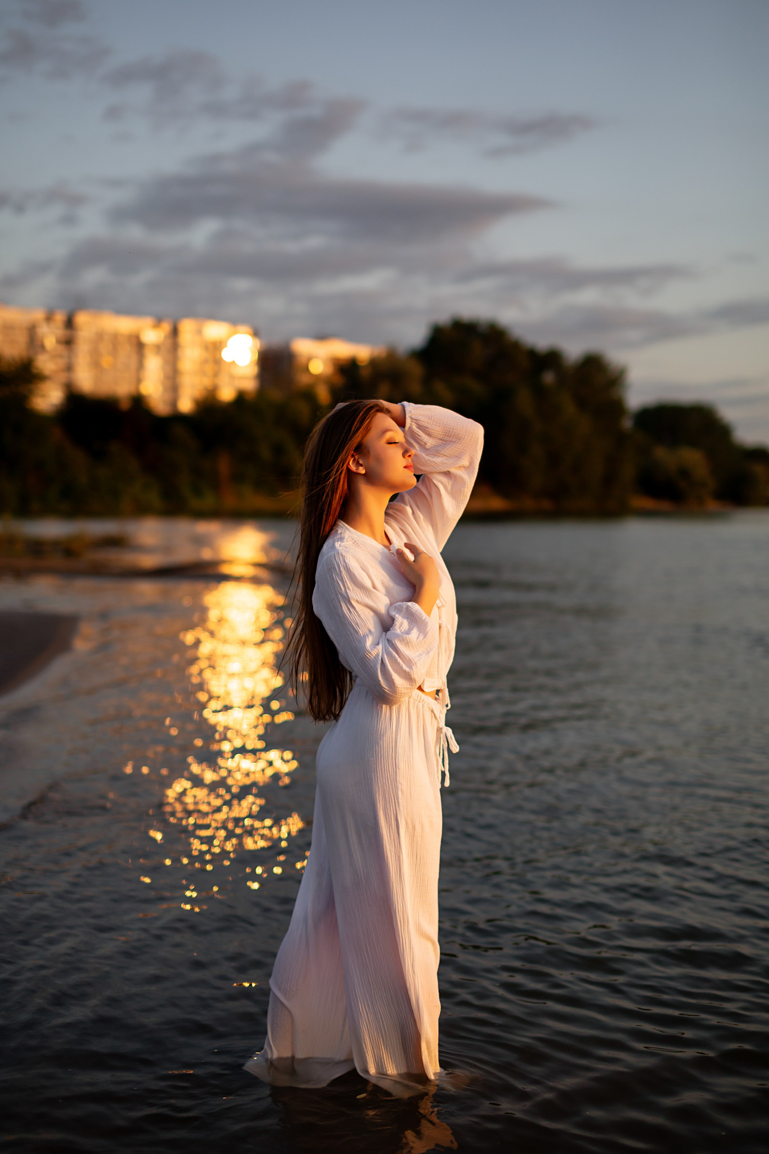 У воды. Https://malovafoto.ru