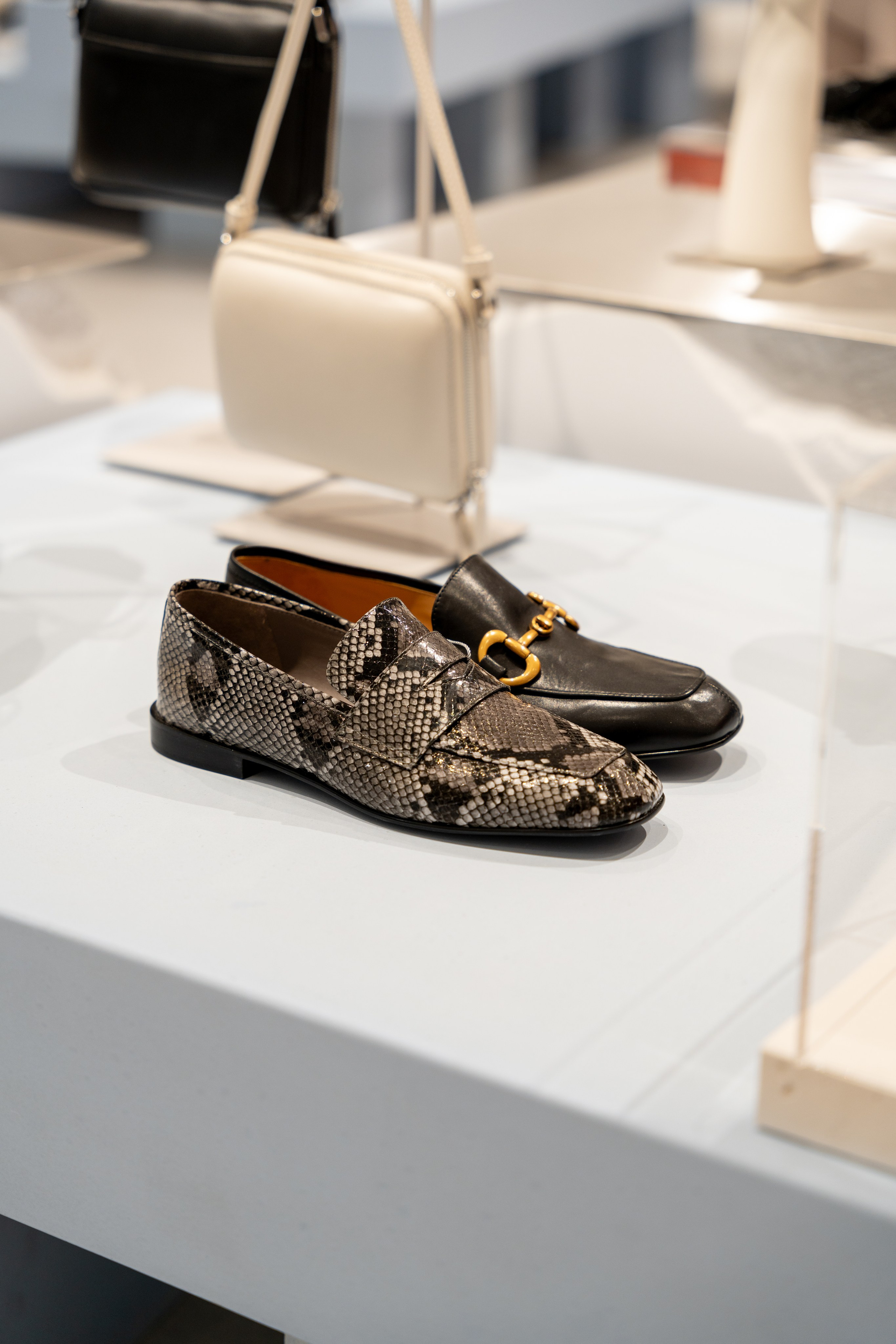 Интерьерная фотосъемка магазина Ekonika в Краснодаре — обувной бренд Профессиональная фотосъемка Ekonika — фирменный магазин в Краснодаре. Шедевры для Вас! Фотограф и Видеограф в Краснодаре Пахиев Руслан