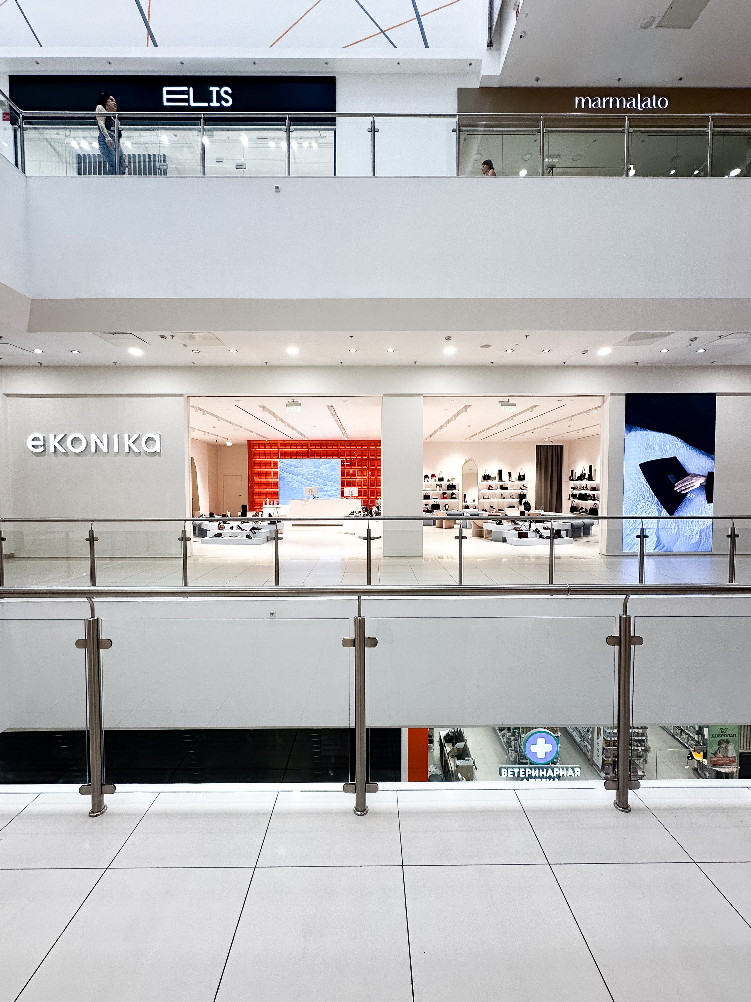 Интерьерная фотосъемка магазина Ekonika в Краснодаре — обувной бренд Профессиональная фотосъемка Ekonika — фирменный магазин в Краснодаре. Шедевры для Вас! Фотограф и Видеограф в Краснодаре Пахиев Руслан