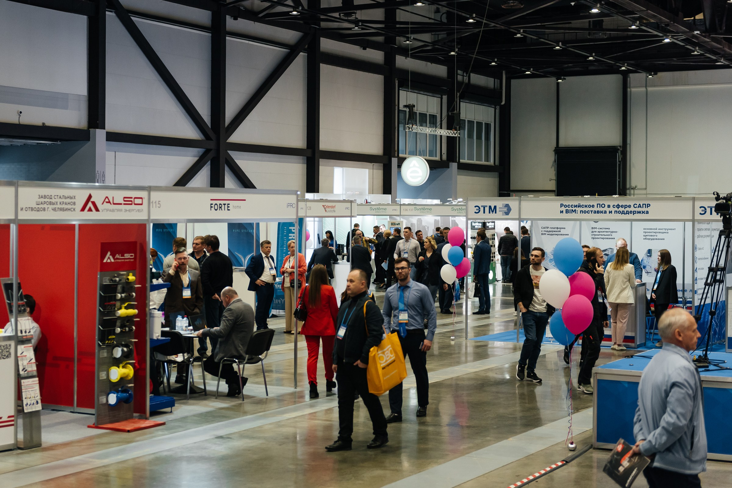 Репортажная съёмка на форуме ЭТМ. Свадебный фотограф в Санкт-Петербурге Венера Ахметова