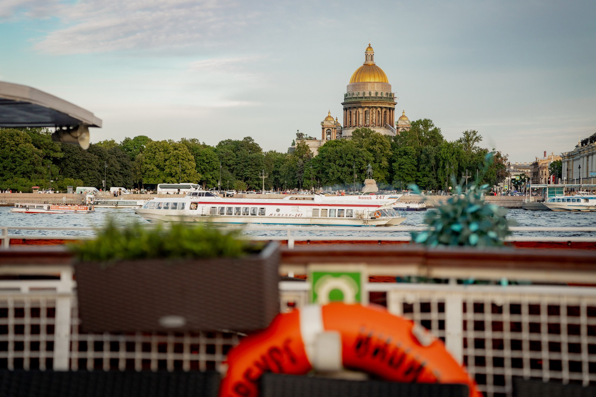 Прогулки на теплоходе. Фотограф Сергей Лукьяненко