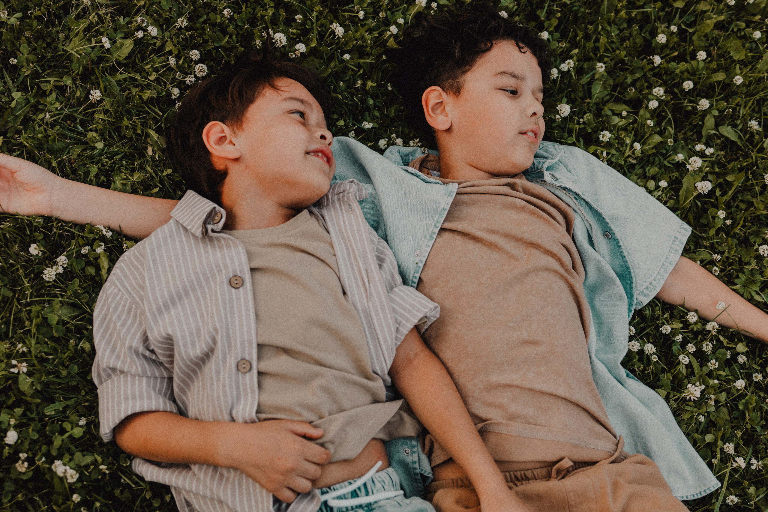 На лужайке. Семейный фотограф Москва