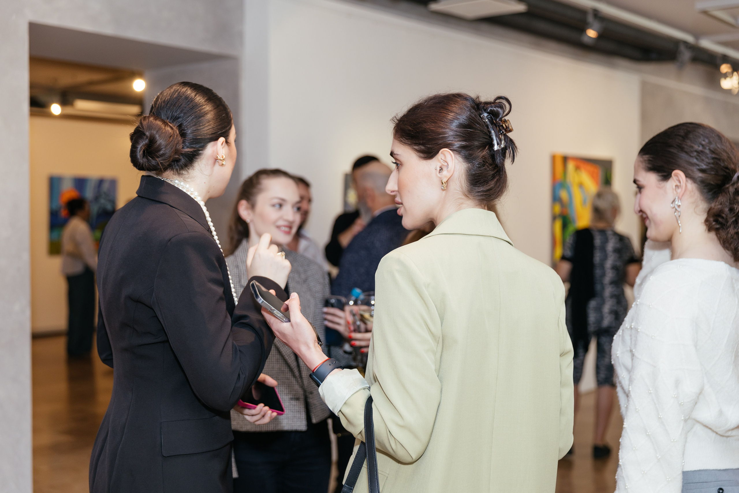 Выставка Лиры Алборовой «Цвет — это я». Свадебный и репортажный фотограф в Санкт-Петербурге Николай Голованов