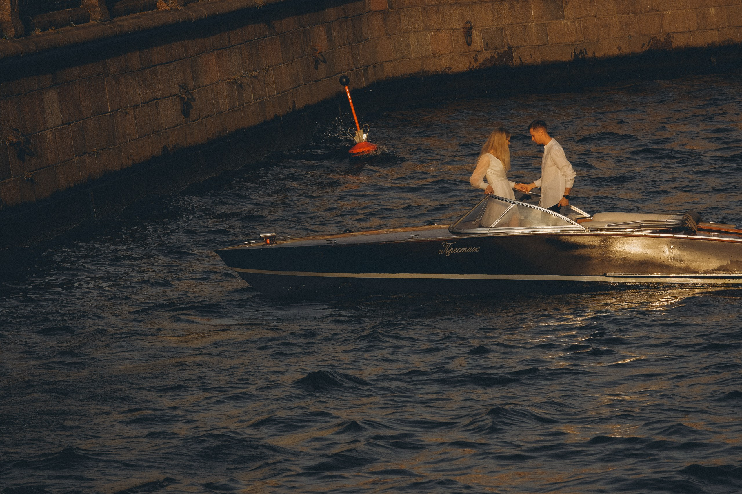 СВАДЕНБНАЯ СЬЕМКА НА КАТЕРЕ ПО КАНАЛАМ САНКТ-ПЕТЕРБУРГА И В АКВАТОРИИ НЕВЫ. Профессиональный фотограф, Санкт-Петербург — Виктория Богомолова