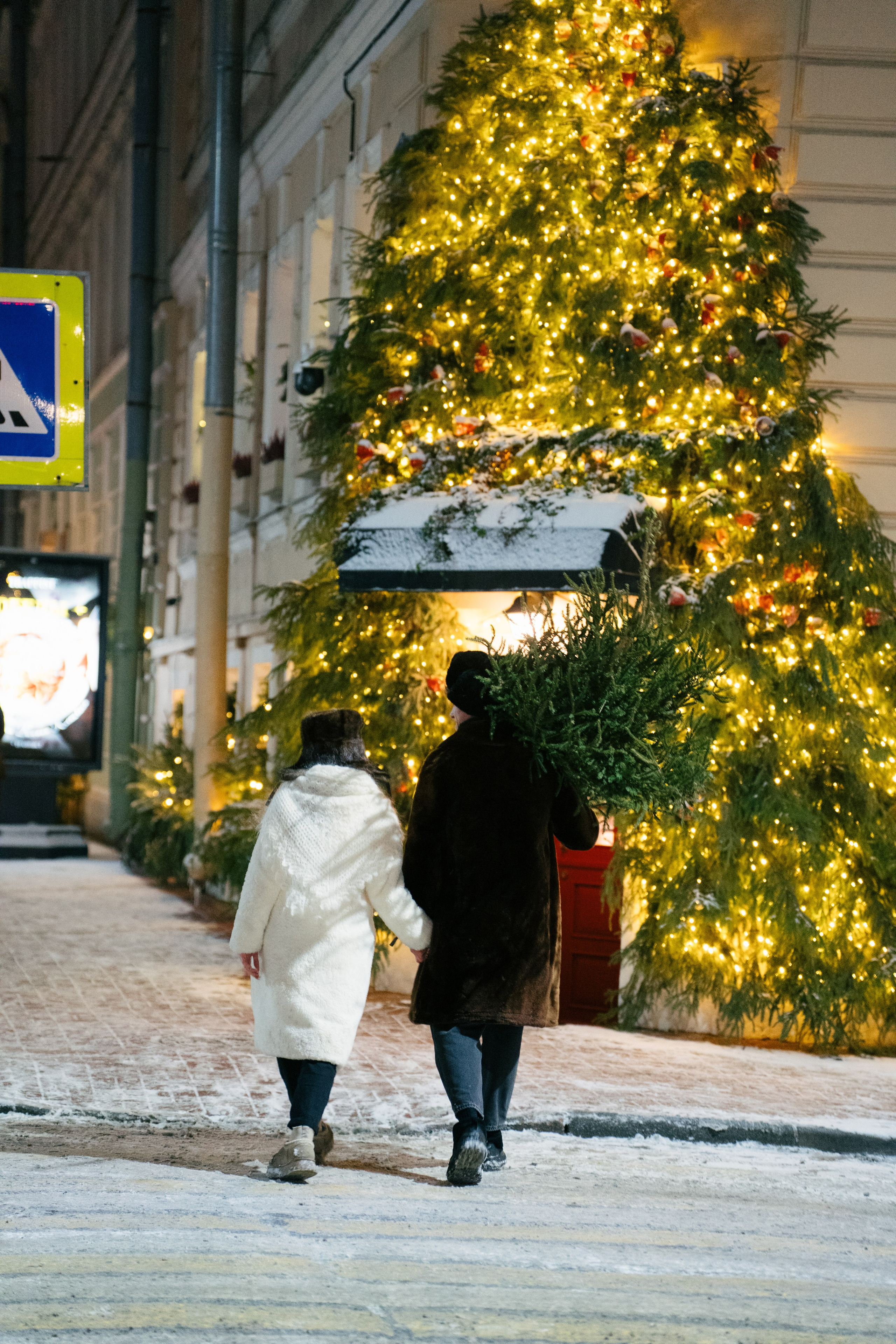 НОВОГОДНЯЯ ПРОГУЛКА ПАРЫ ПО ЧЕРНЫШЕВСКОЙ ПЕРЕД НОВЫМ ГОДОМ. Профессиональный фотограф, Санкт-Петербург — Виктория Богомолова