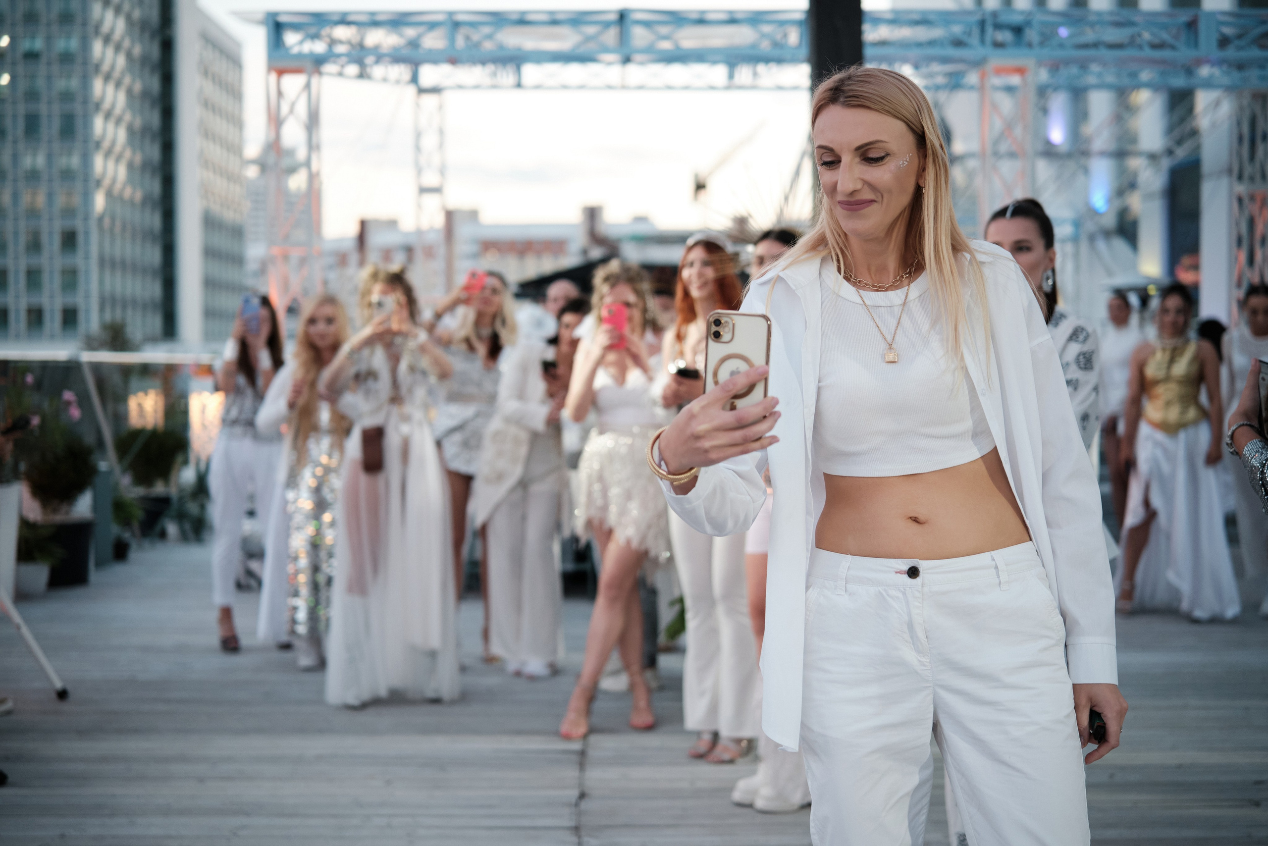 Burning Man на террасе White Point. Репортажный фотограф Дмитрий Литвинский. Минск, Беларусь, мир
