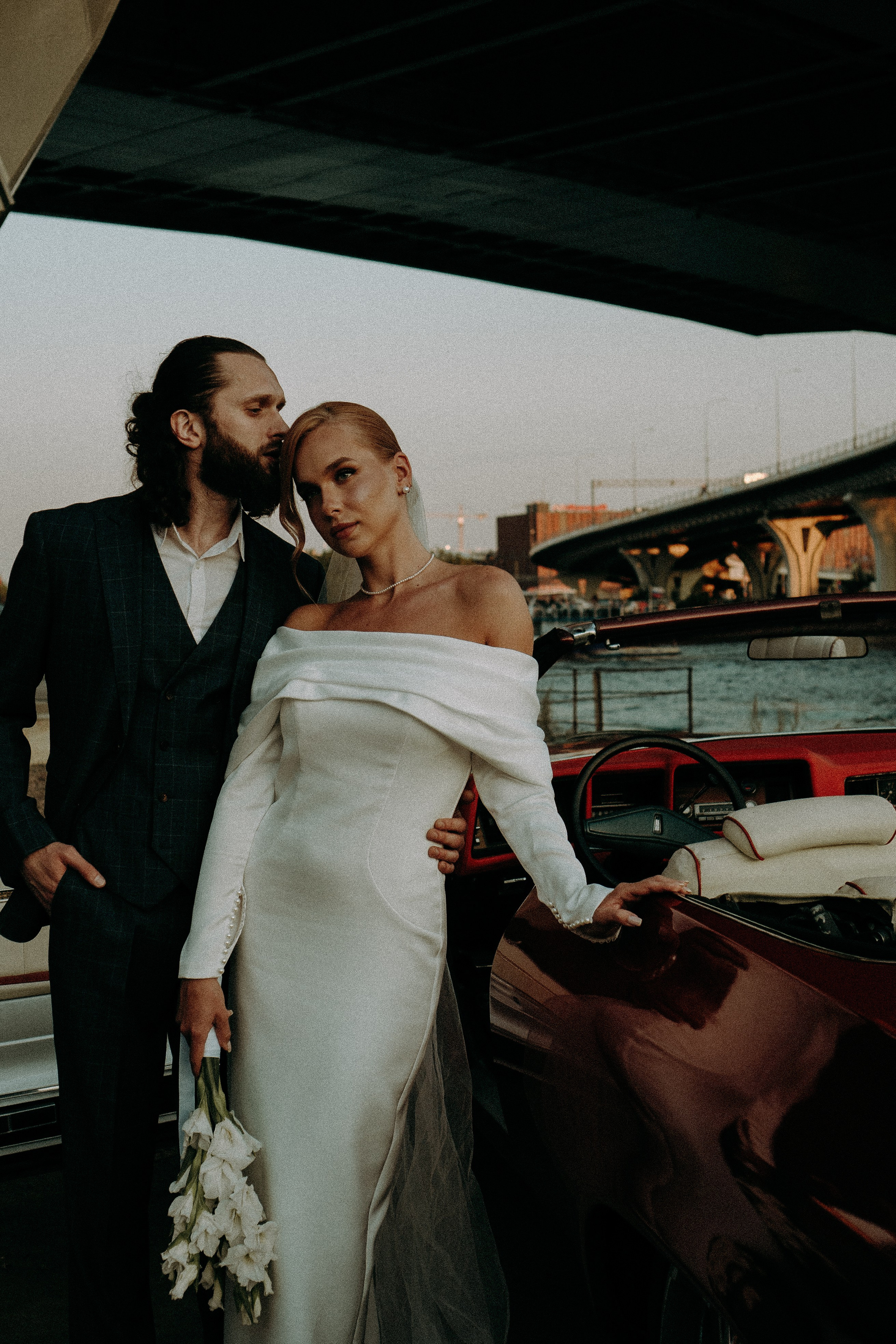 СВАДЕБНАЯ СЬЕМКА ВОЗЛЕ МСОТА БЕТАНКУРА НА КАБРИОЛЕТЕ. Профессиональный фотограф, Санкт-Петербург — Виктория Богомолова