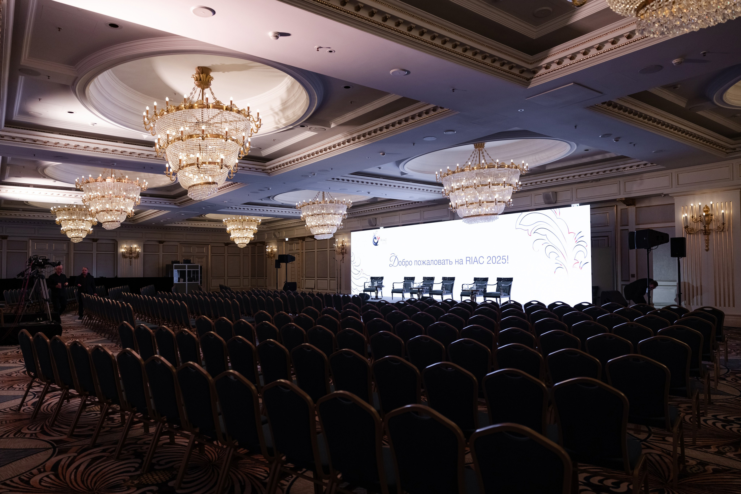 RIAC 2025. Свадебный репортажный фотограф в Москве