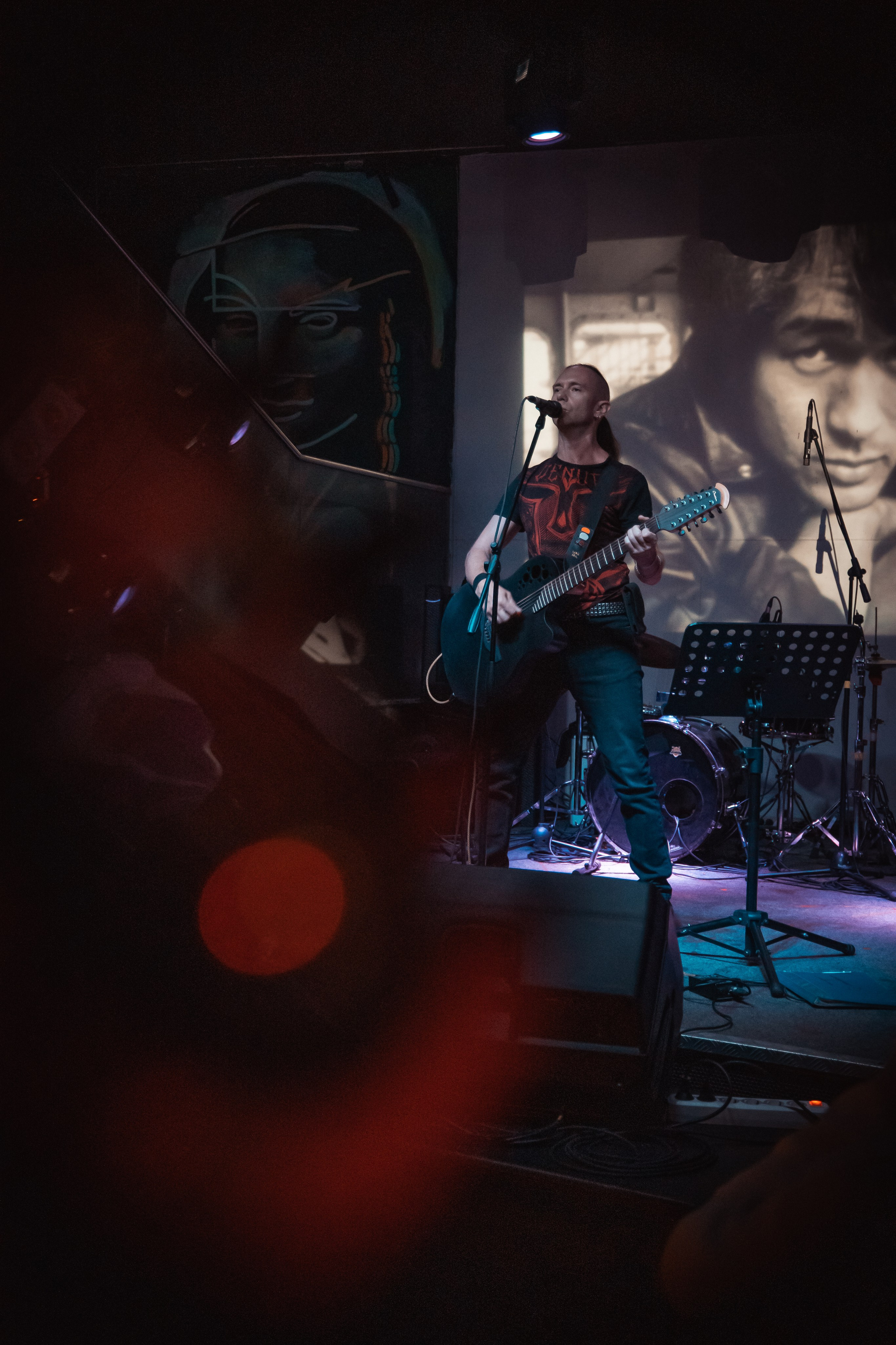 Павел Горловой, Концерт памяти В.Цоя, 16.08.2025, Эрмитаж. Фотограф Регина Крикунова г. Красноярск