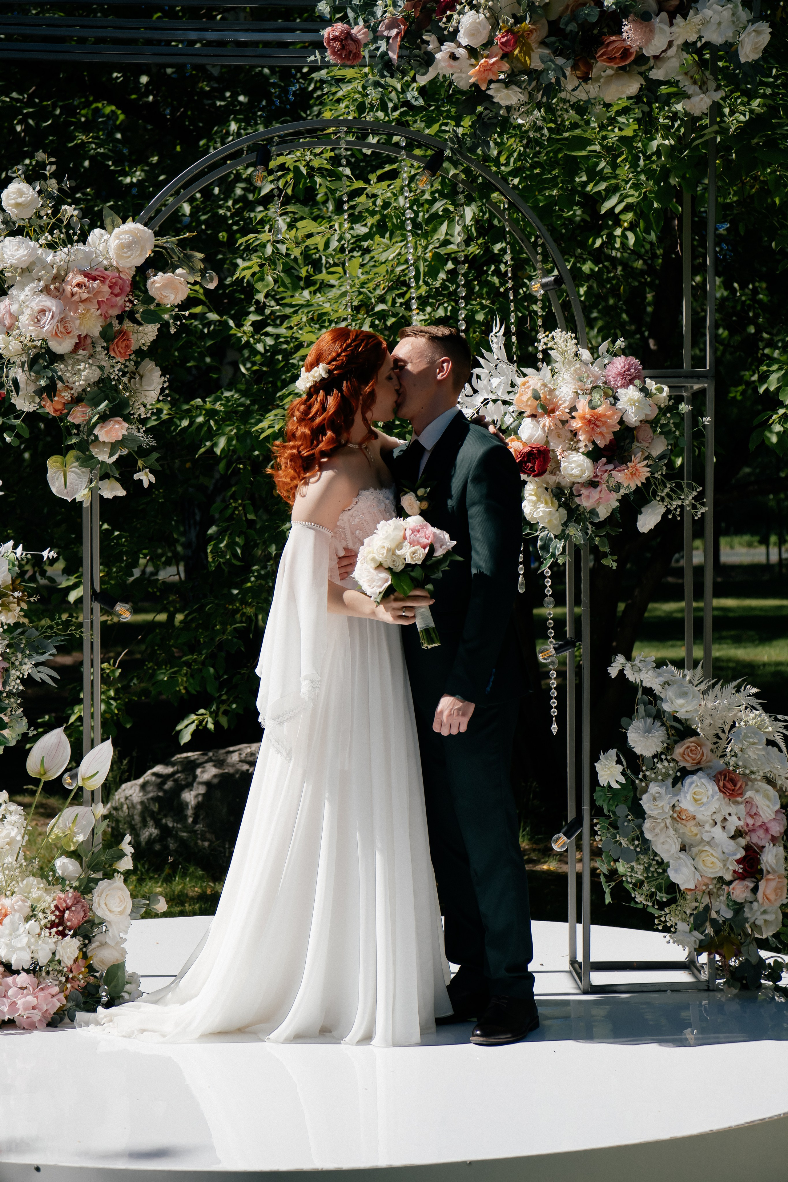 alt="Свадебная фотосессия в Барнауле. Свадебный фотограф Анна Глухова"