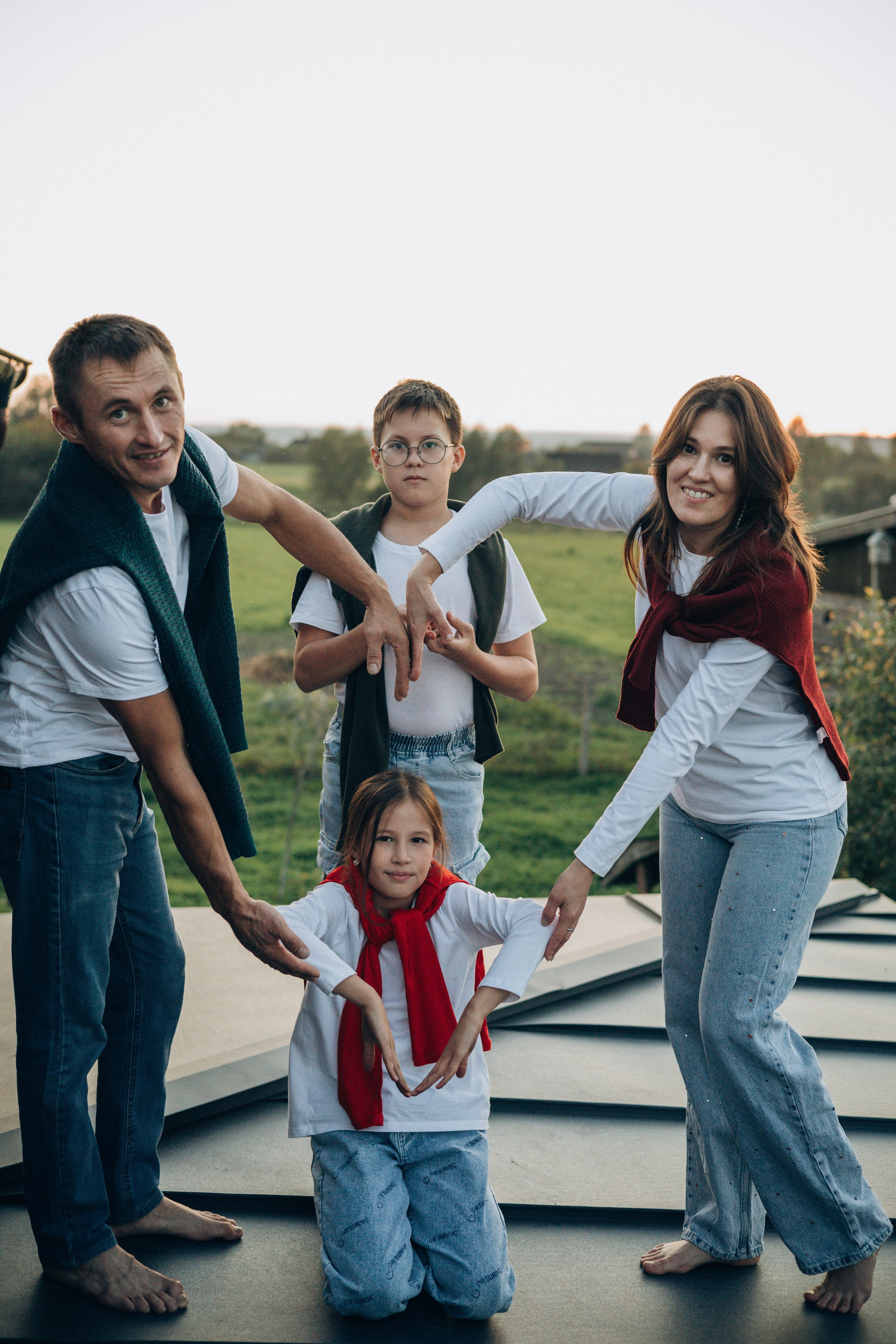 Юля, Илья, Полина, Сергей. Ваш фотограф