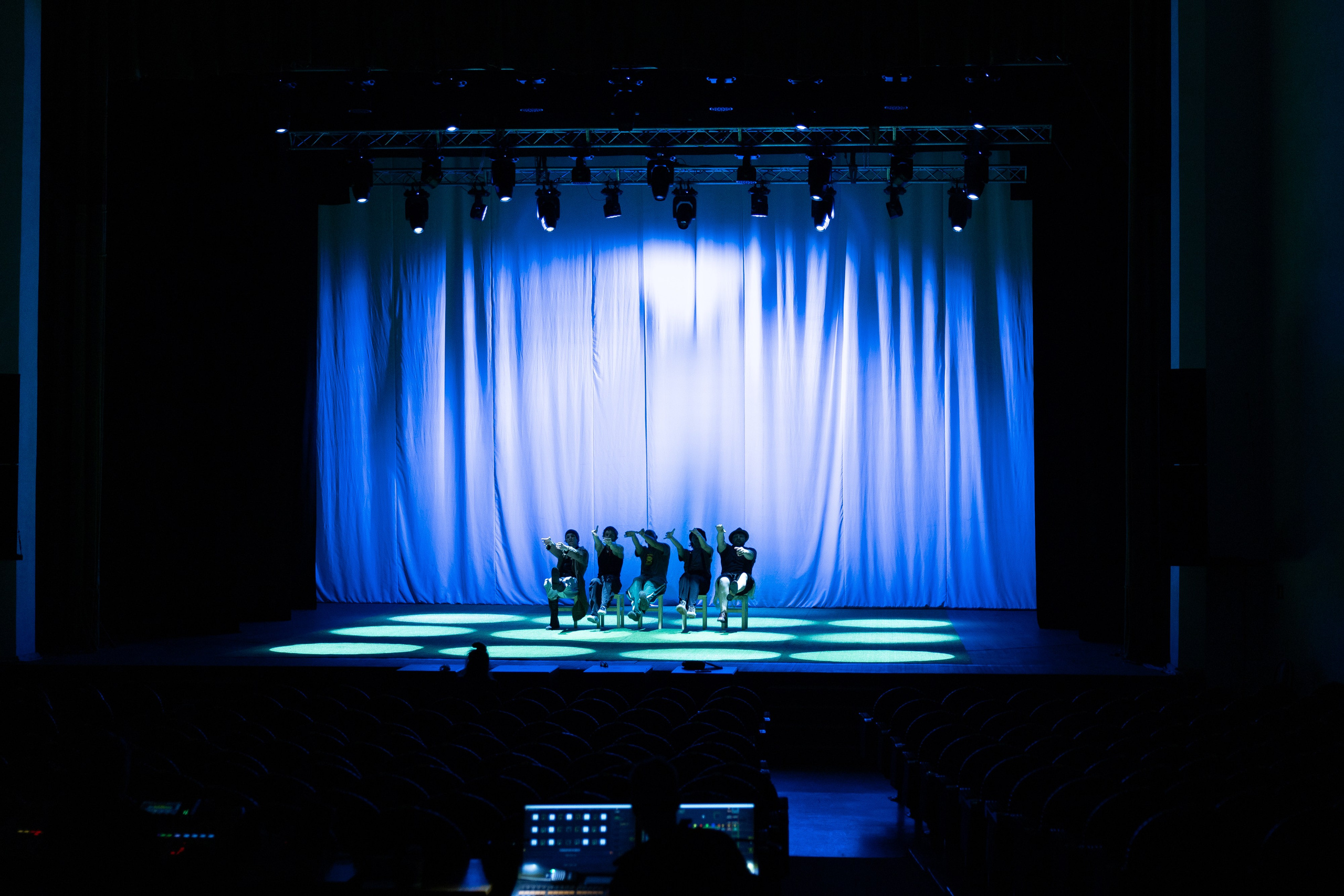 Спектакль Егора Дружинина «Всюду жизнь»