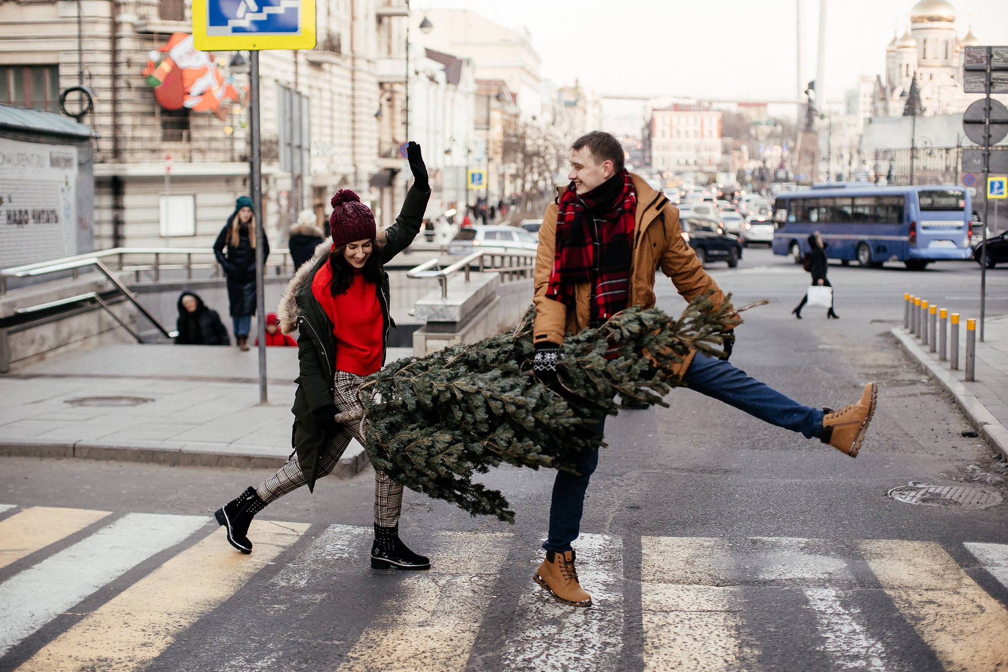 Фотосессия с ёлкой на улице. Фотограф во Владивостоке Антон Блохин