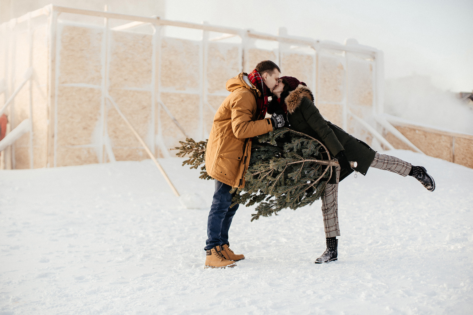 Фотосессия с ёлкой на улице. Фотограф во Владивостоке Антон Блохин