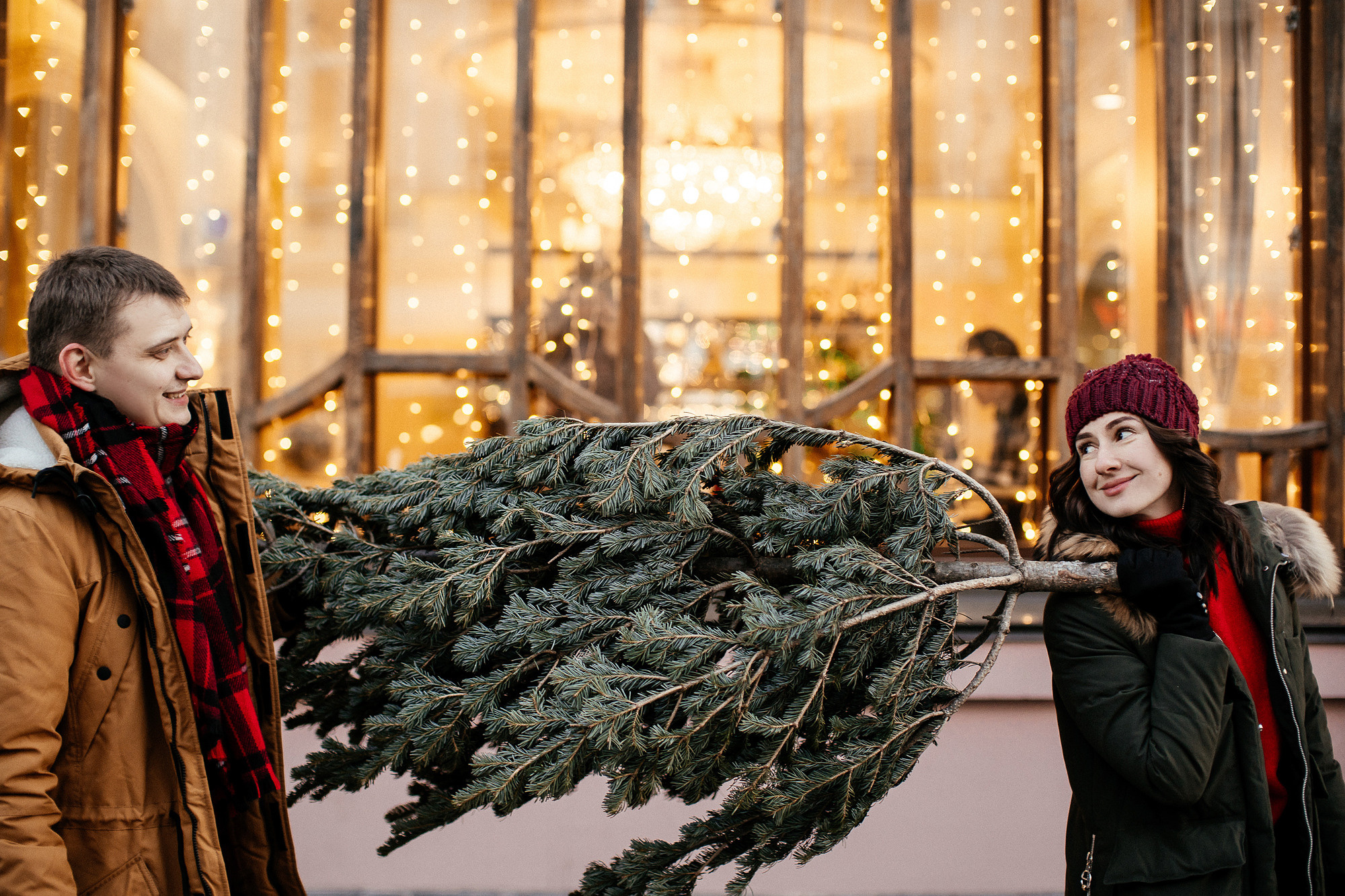 Фотосессия с ёлкой на улице. Фотограф во Владивостоке Антон Блохин