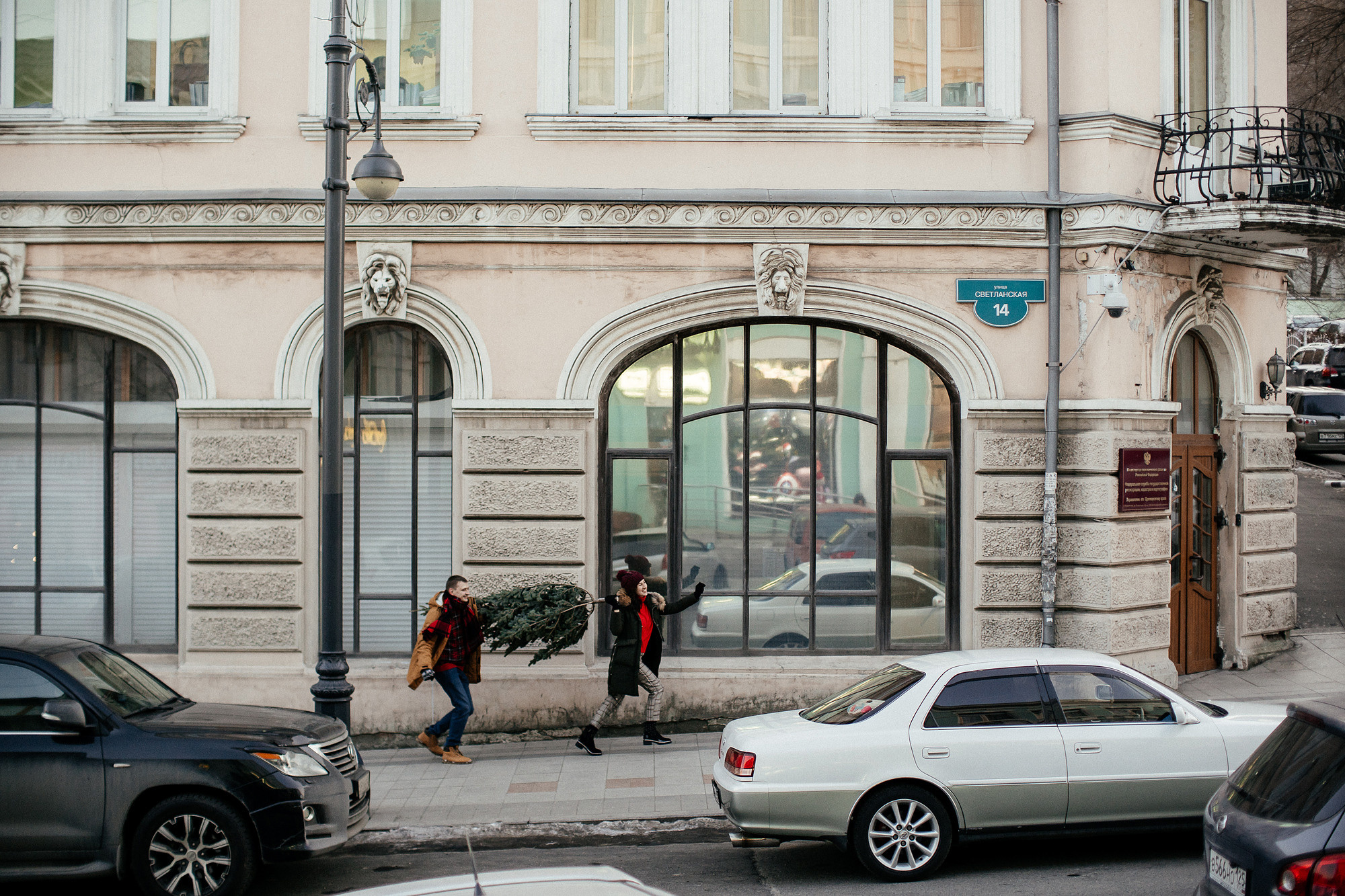 Фотосессия с ёлкой на улице. Фотограф во Владивостоке Антон Блохин