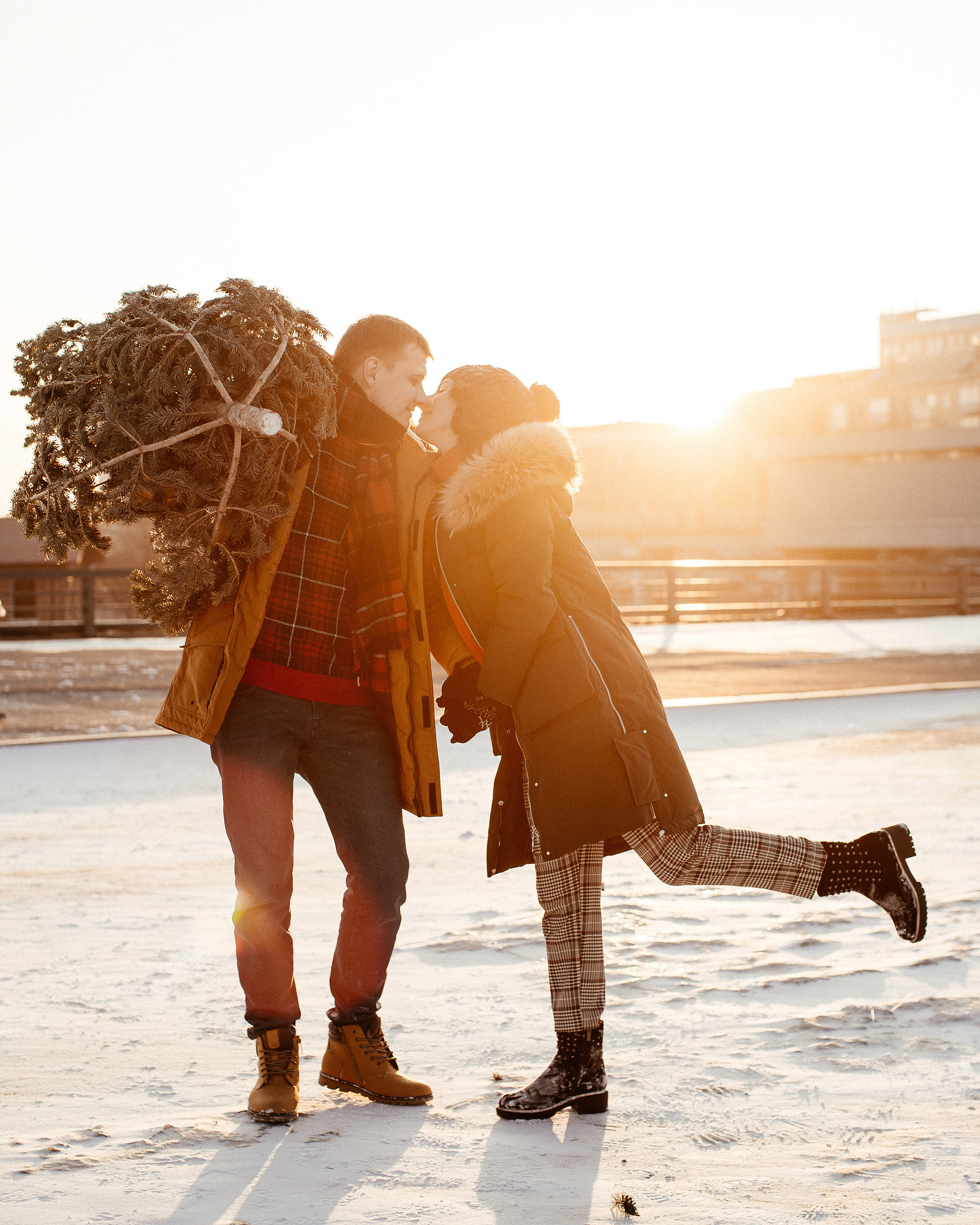 Фотосессия с ёлкой на улице. Фотограф во Владивостоке Антон Блохин