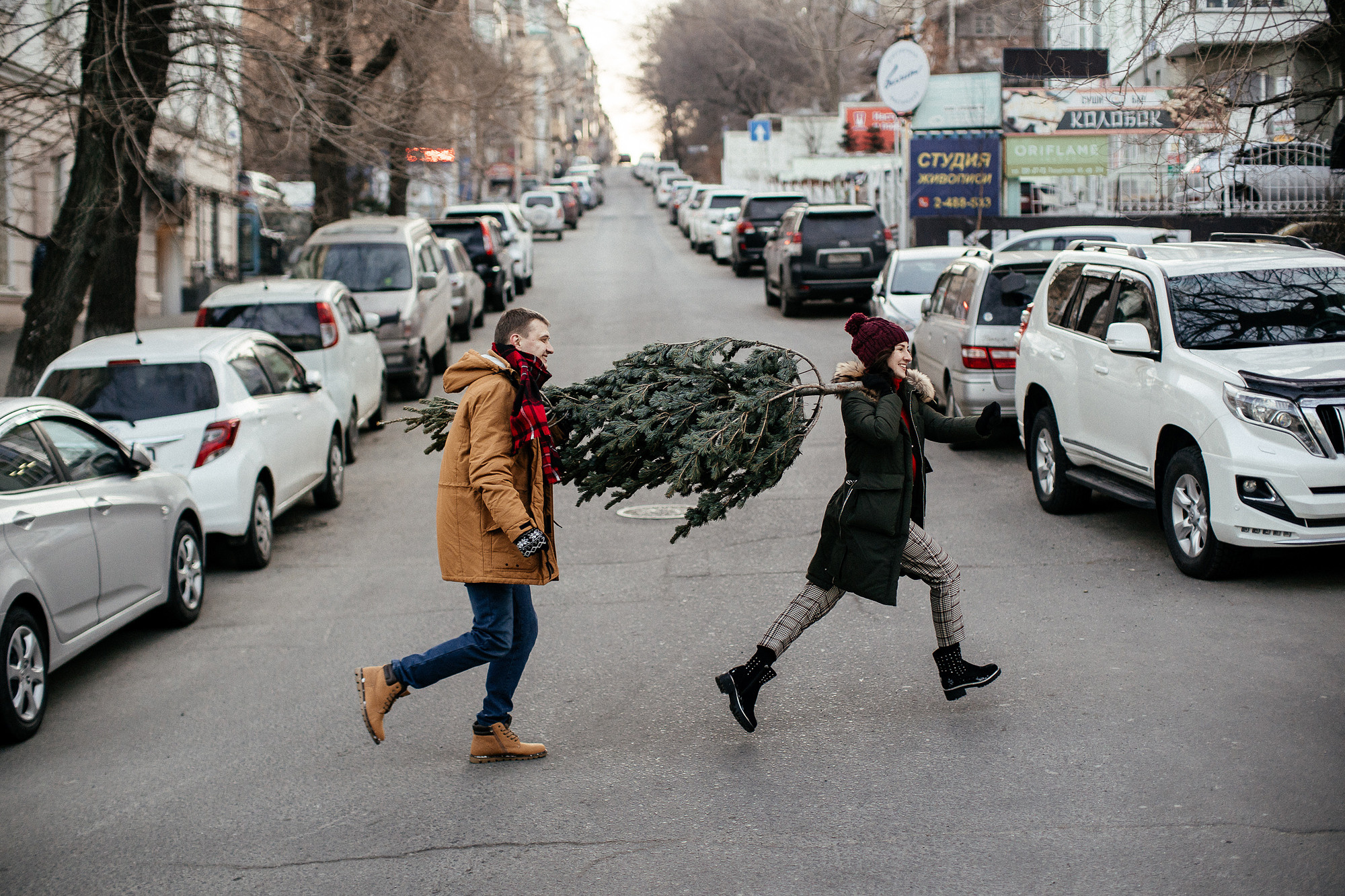 Фотосессия с ёлкой на улице. Фотограф во Владивостоке Антон Блохин