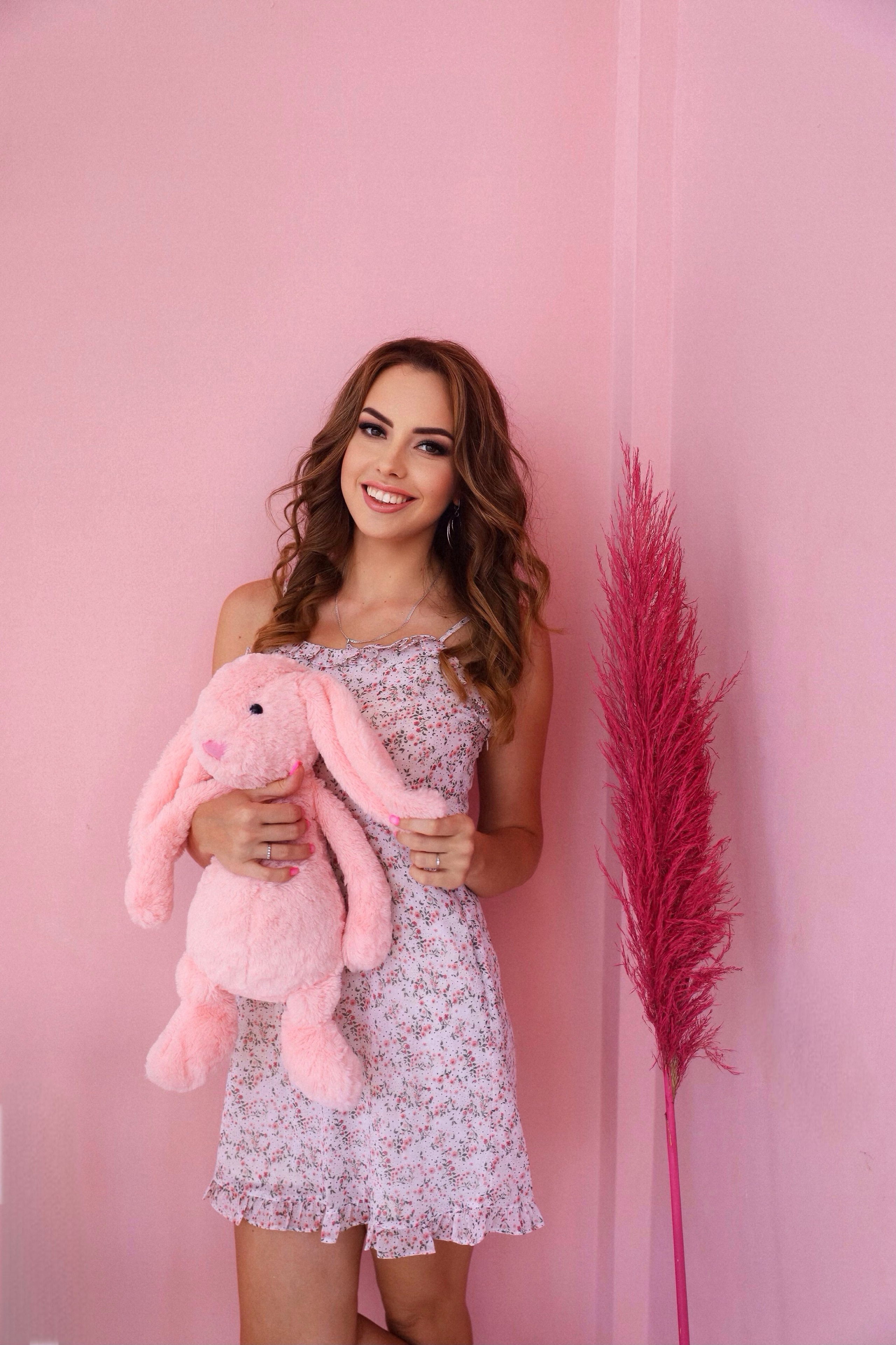 Portrait women’s photo session at the Photo Studio. Professional photographer in Sochi Victoria Joy. Teaching Photography