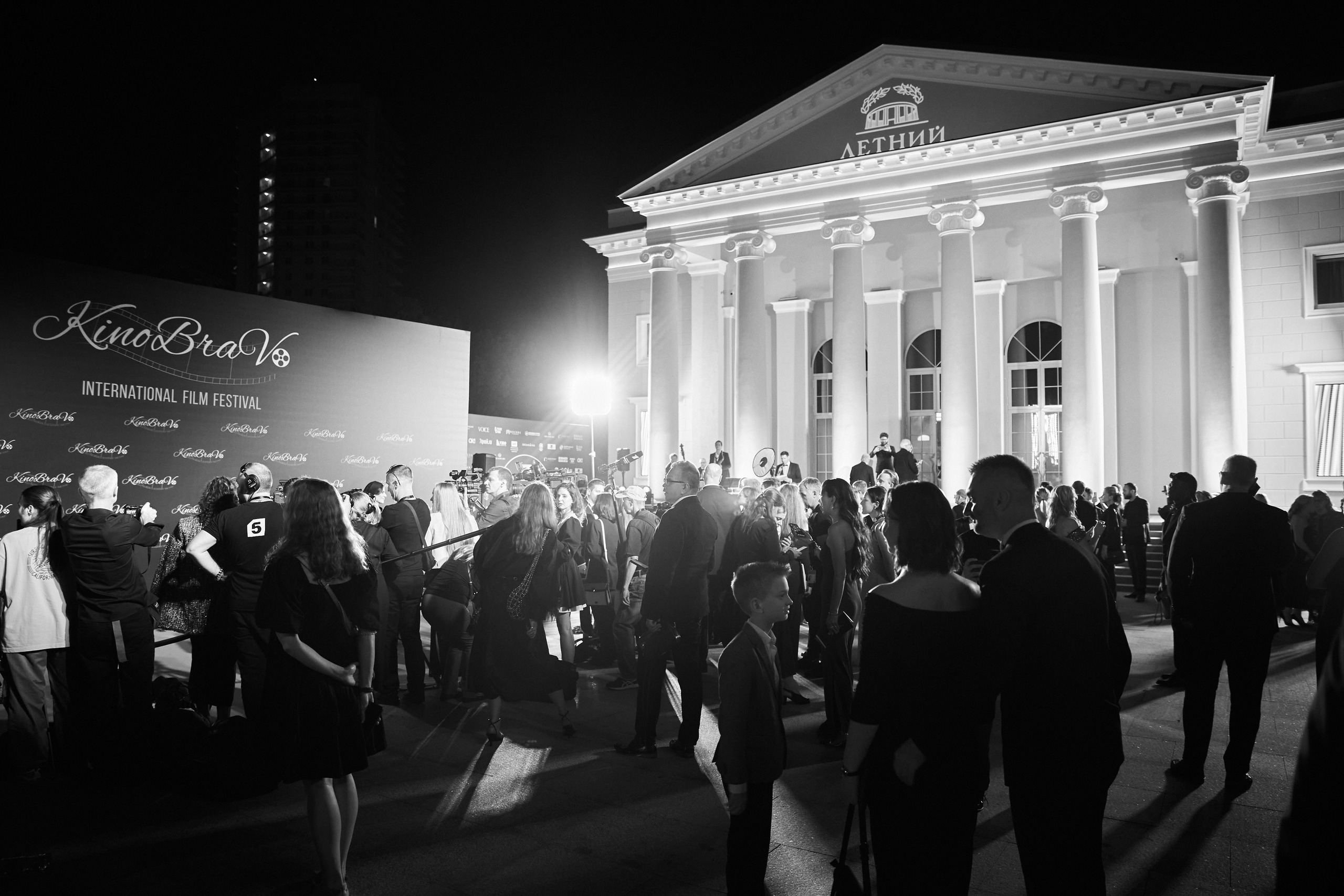 Фотосъемка репортажа кинофестиваля. Профессиональный фотограф в Сочи Виктория Джой. Обучение