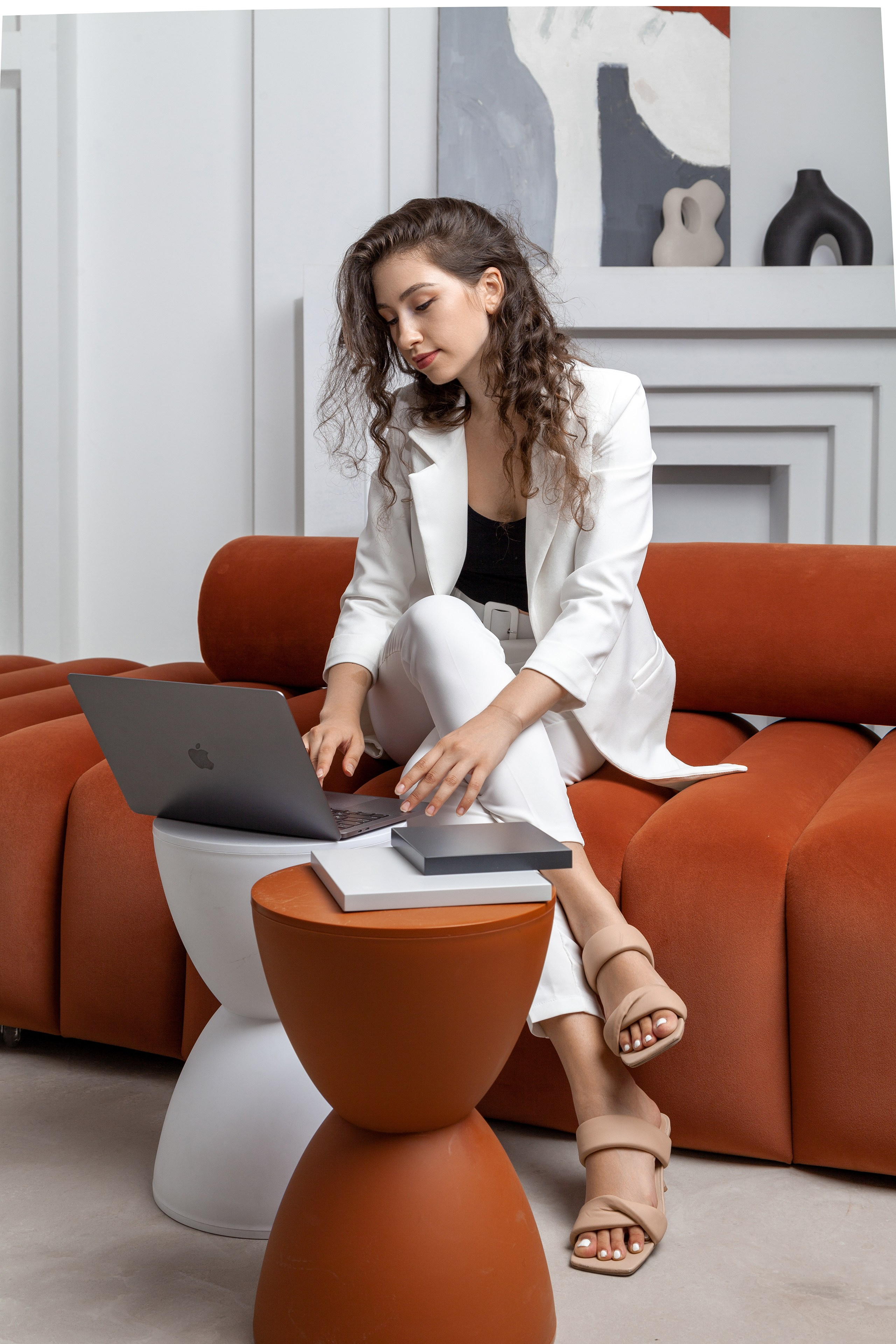 Фотосессия в деловом стиле в студии за час