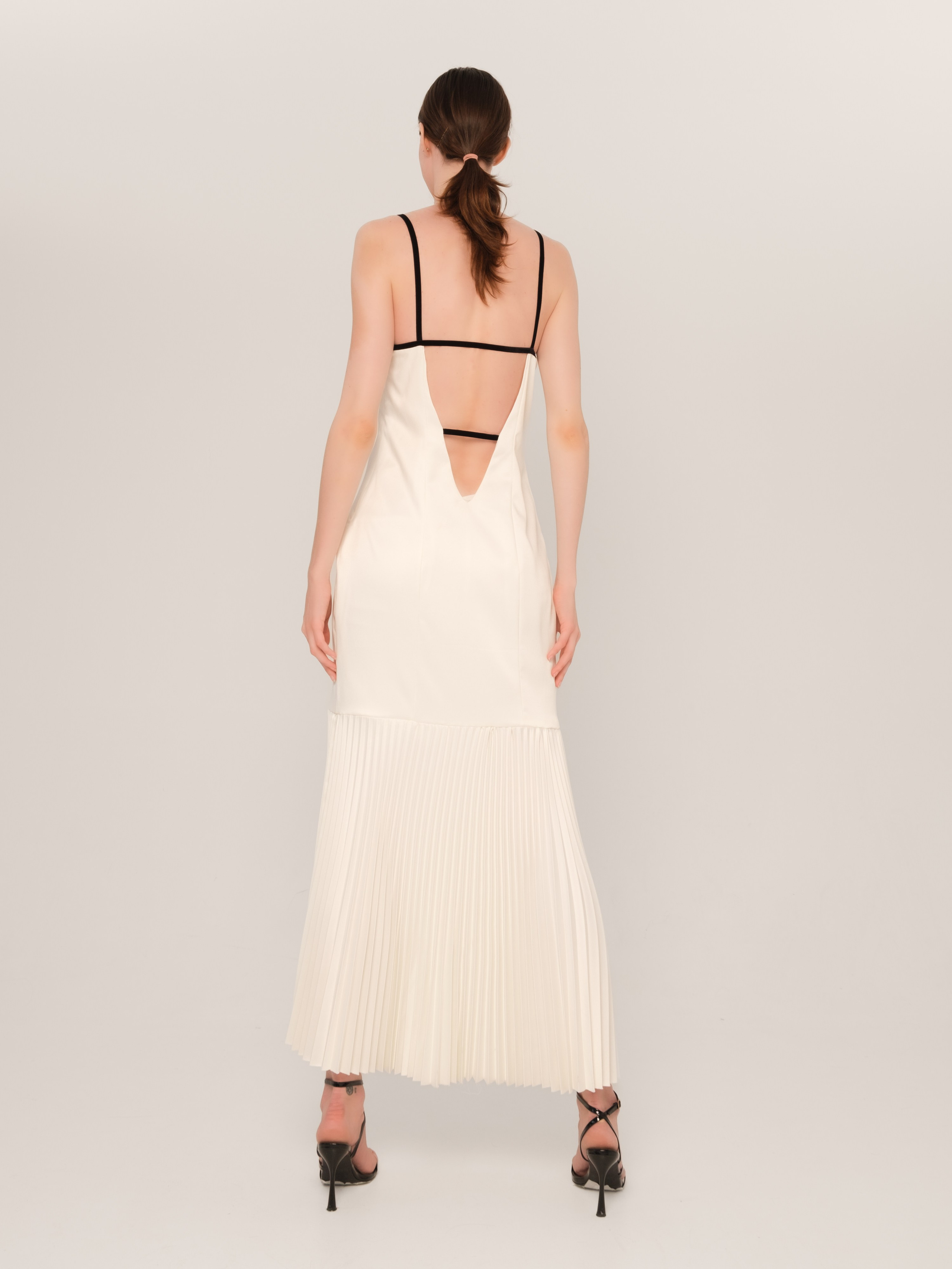 ZHAKOVA BRAND каталог. Мари — фотограф и видеограф из Москвы