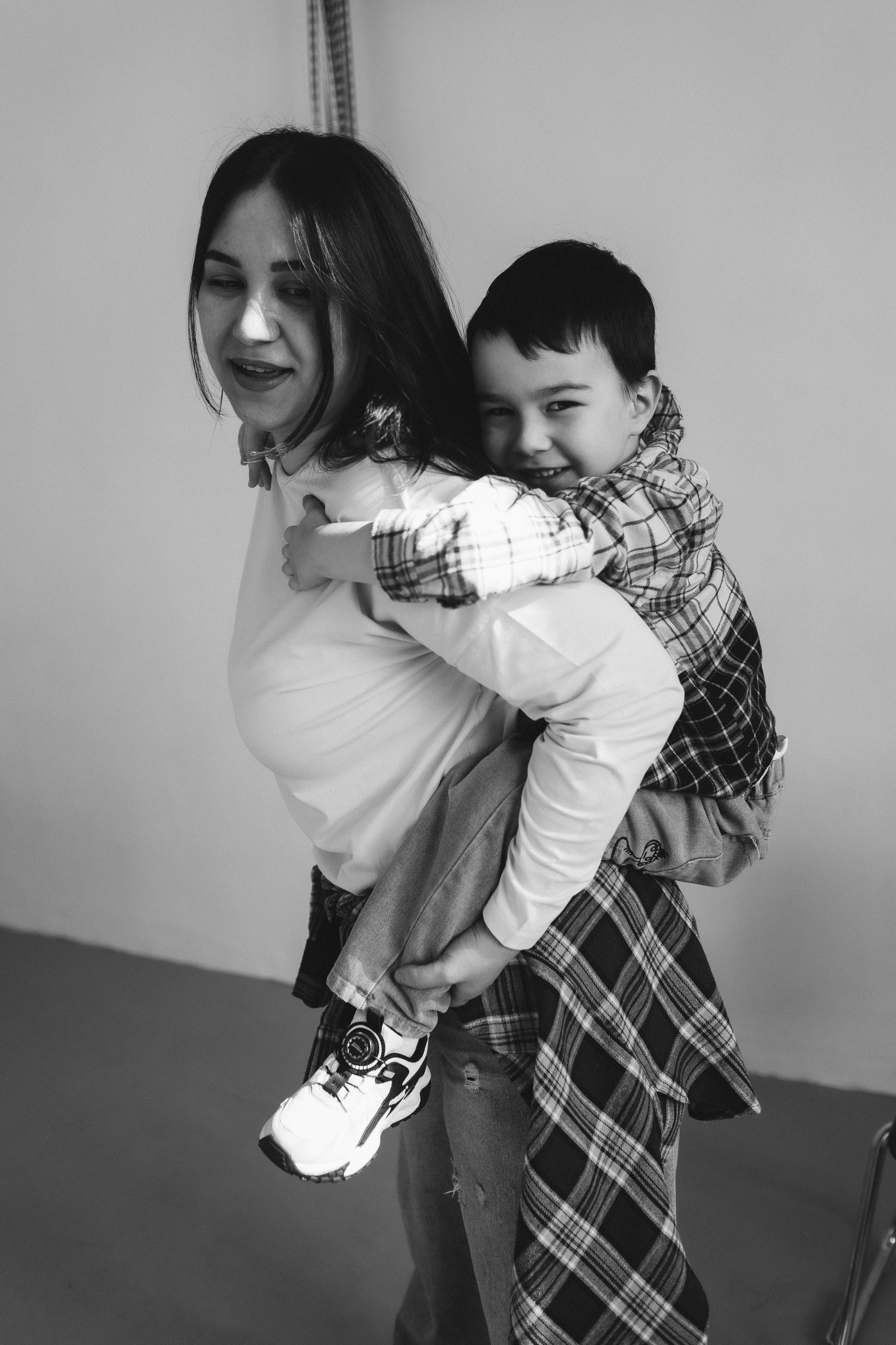 Фотосессия с попкорном фотосессия мама и сын. Фотограф Владимир Москва