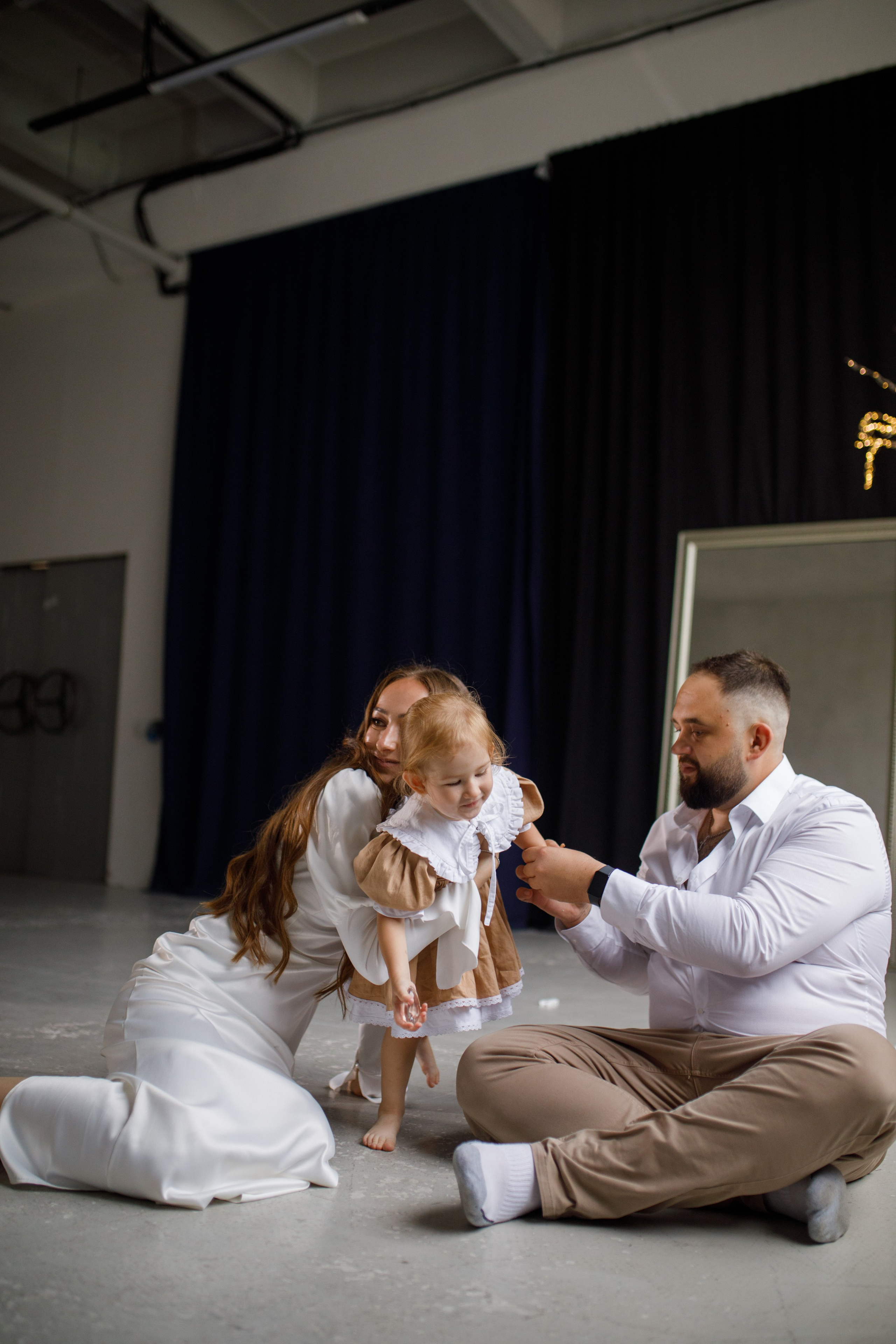 Семейная фотосессия в студии 2 года Валерии. Фотограф в Уфе Ирина Идрисова