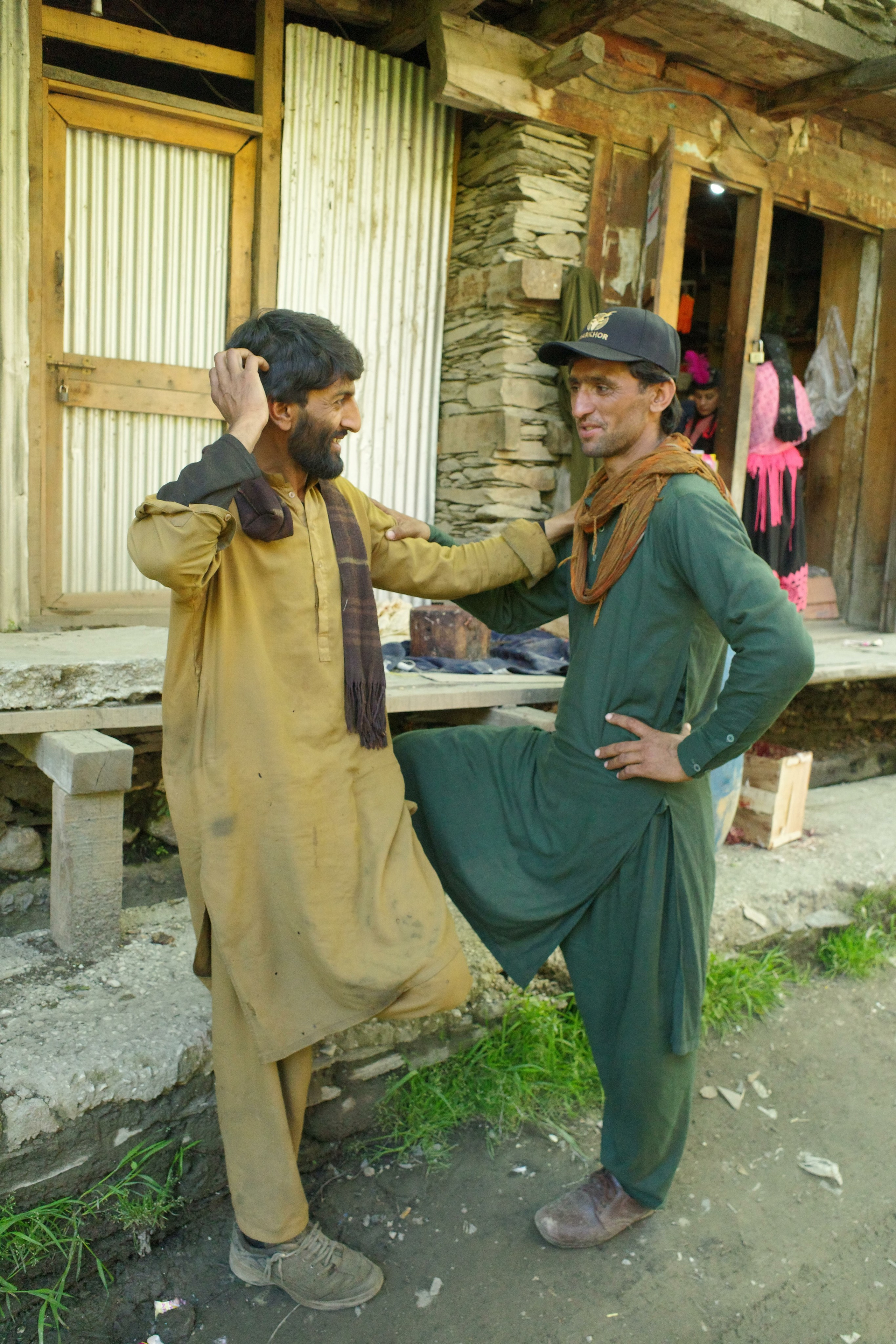 Friendly conversation, Bumburet Valley
