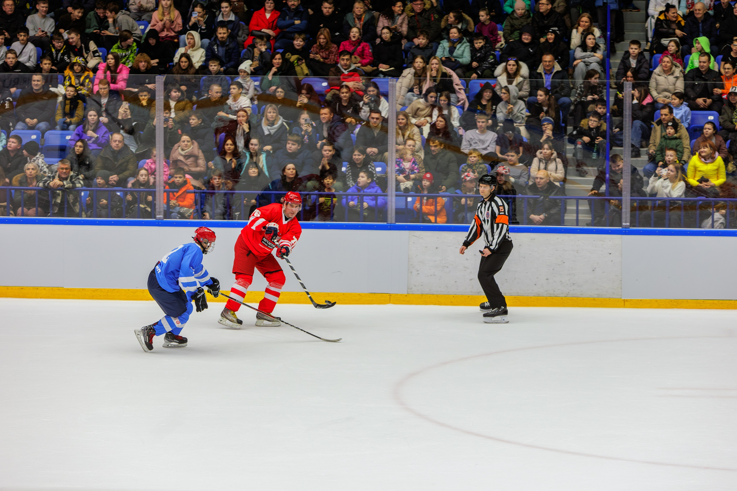 Первый матч Легенд в 2025 году. Выпускные альбомы и школьный фотограф в Подольске, Троицке, Щербинке, Москве и Московской области