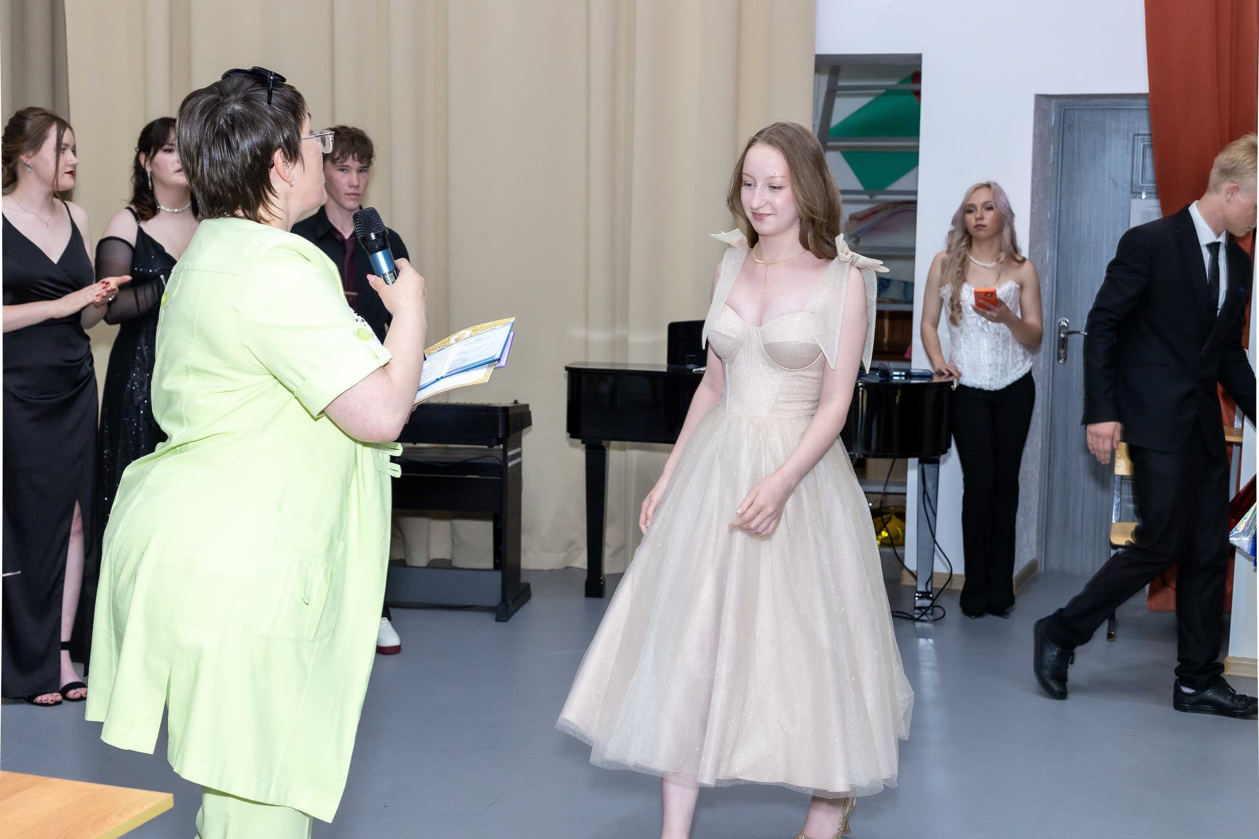 Вручение аттестата 2025. Выпускные альбомы Майкоп, Краснодар Елена Золотарева