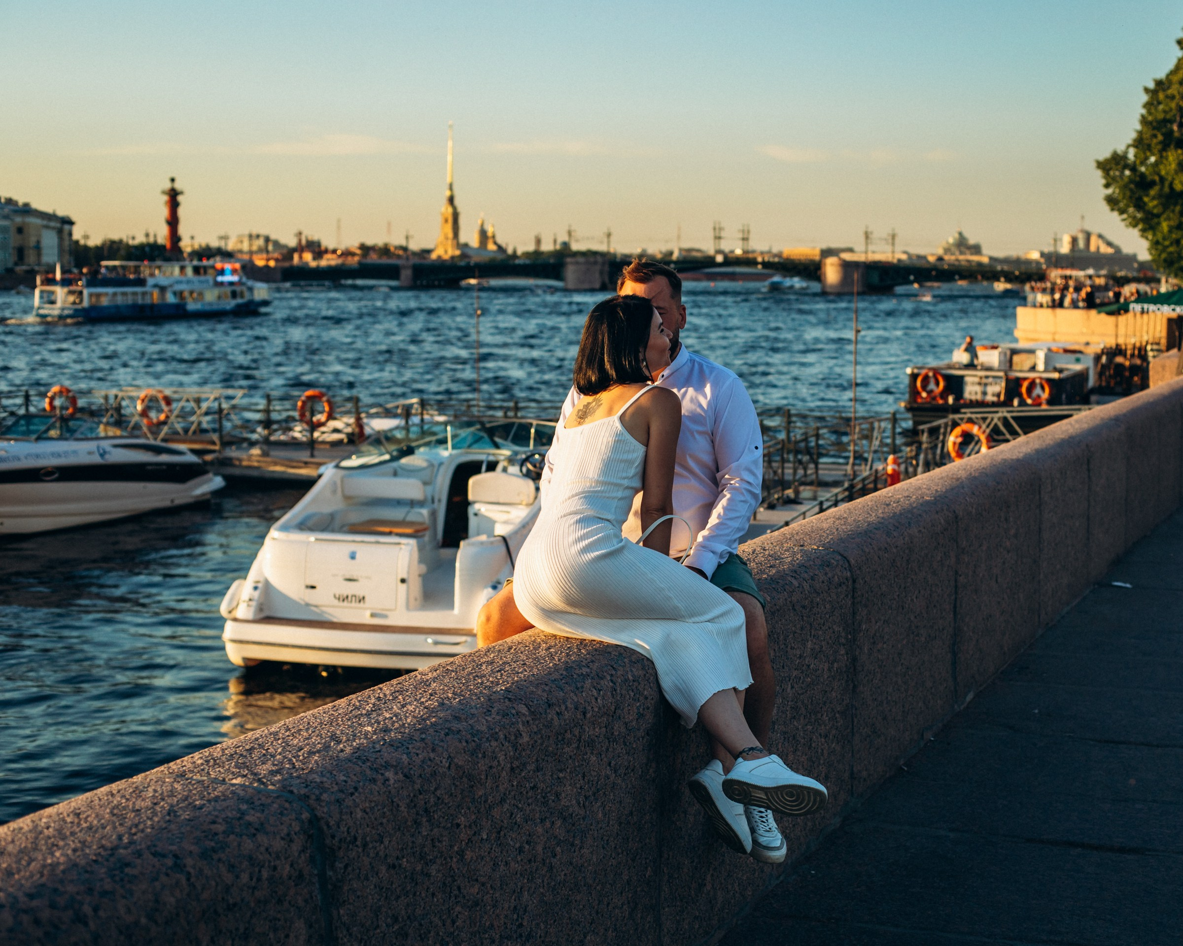 Максим и Виктория в июле. Фотопрогулка в Петербурге. Индивидуальный и семейный фотограф в Санкт-Петербурге