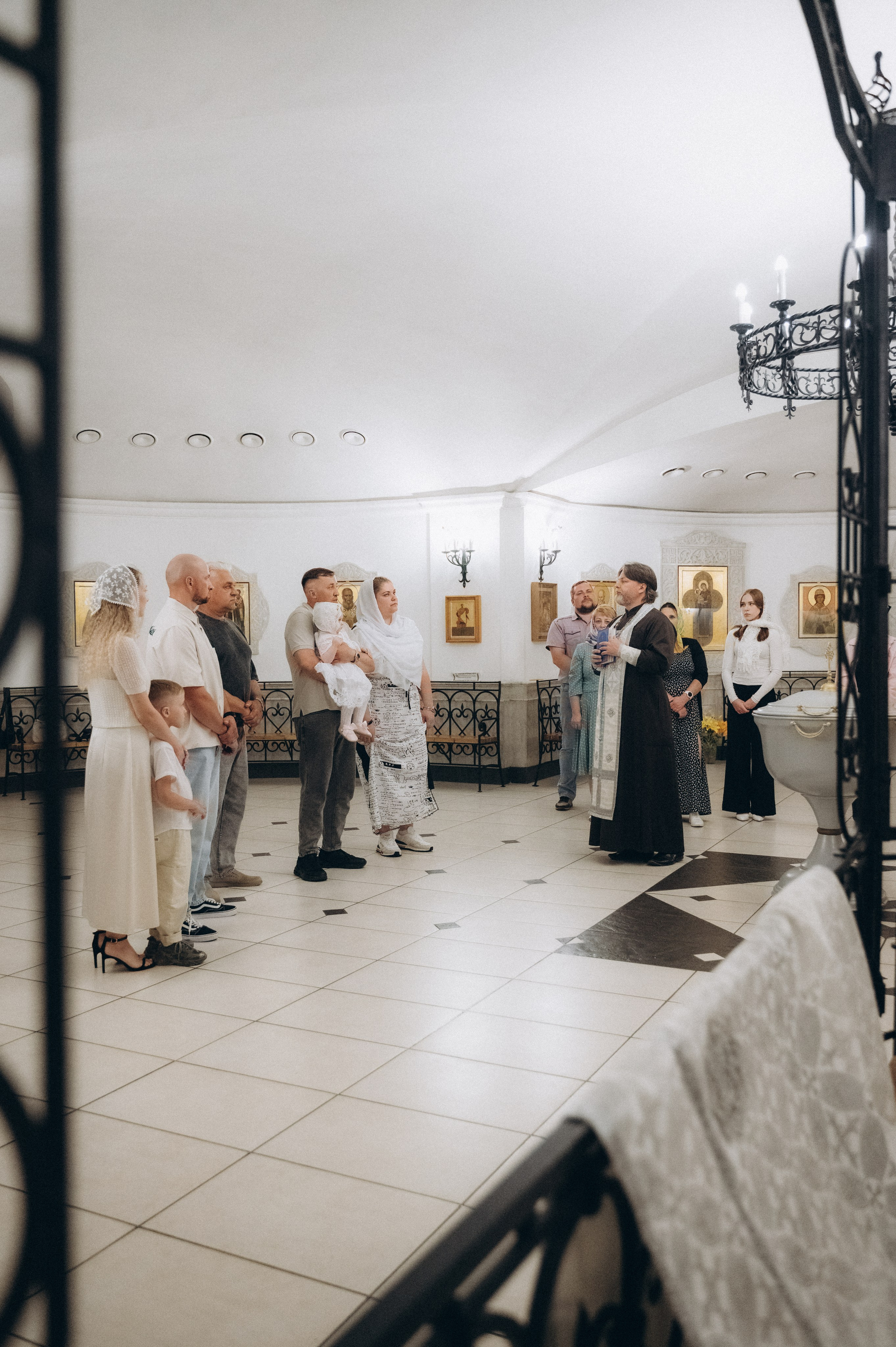 Крещение Владиславы (Криптовый храм в честь собора Новомучеников и Исповедников земли Белорусской). Семейный фотограф в Минске Дарья Дреко