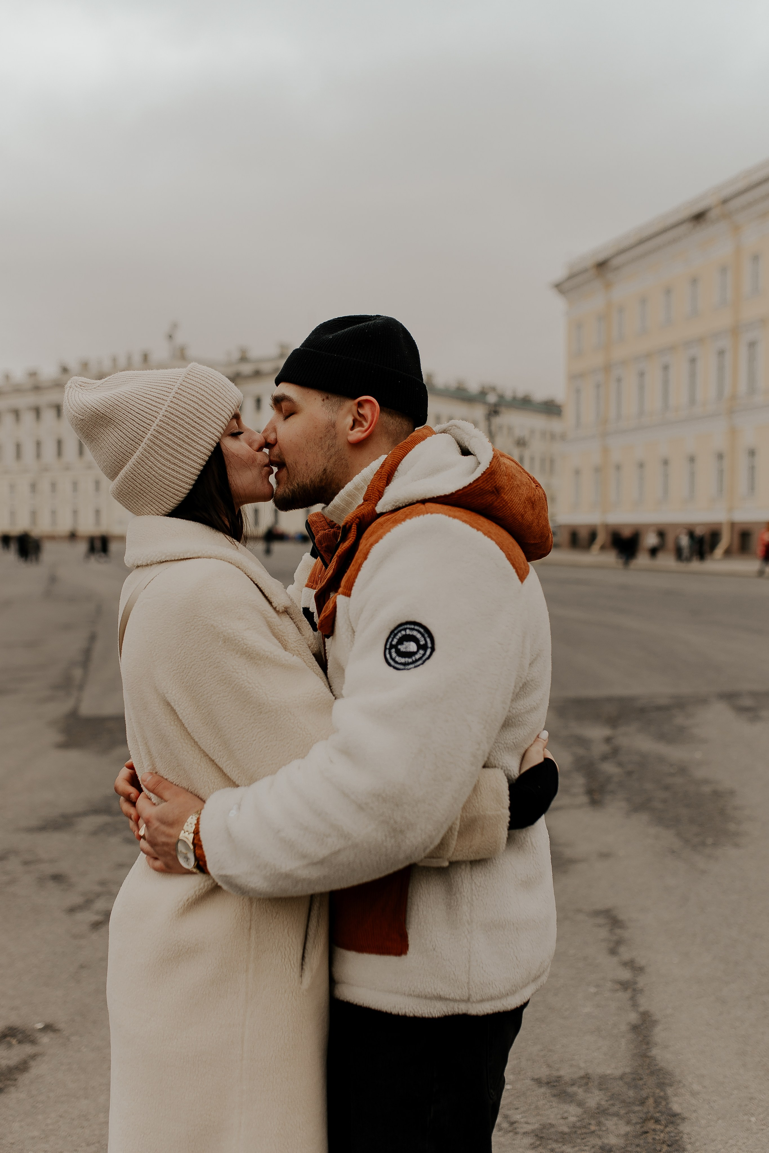 Lovestory на дворцовой площади. Фотограф в Санкт-Петербурге Лиза Семченкова