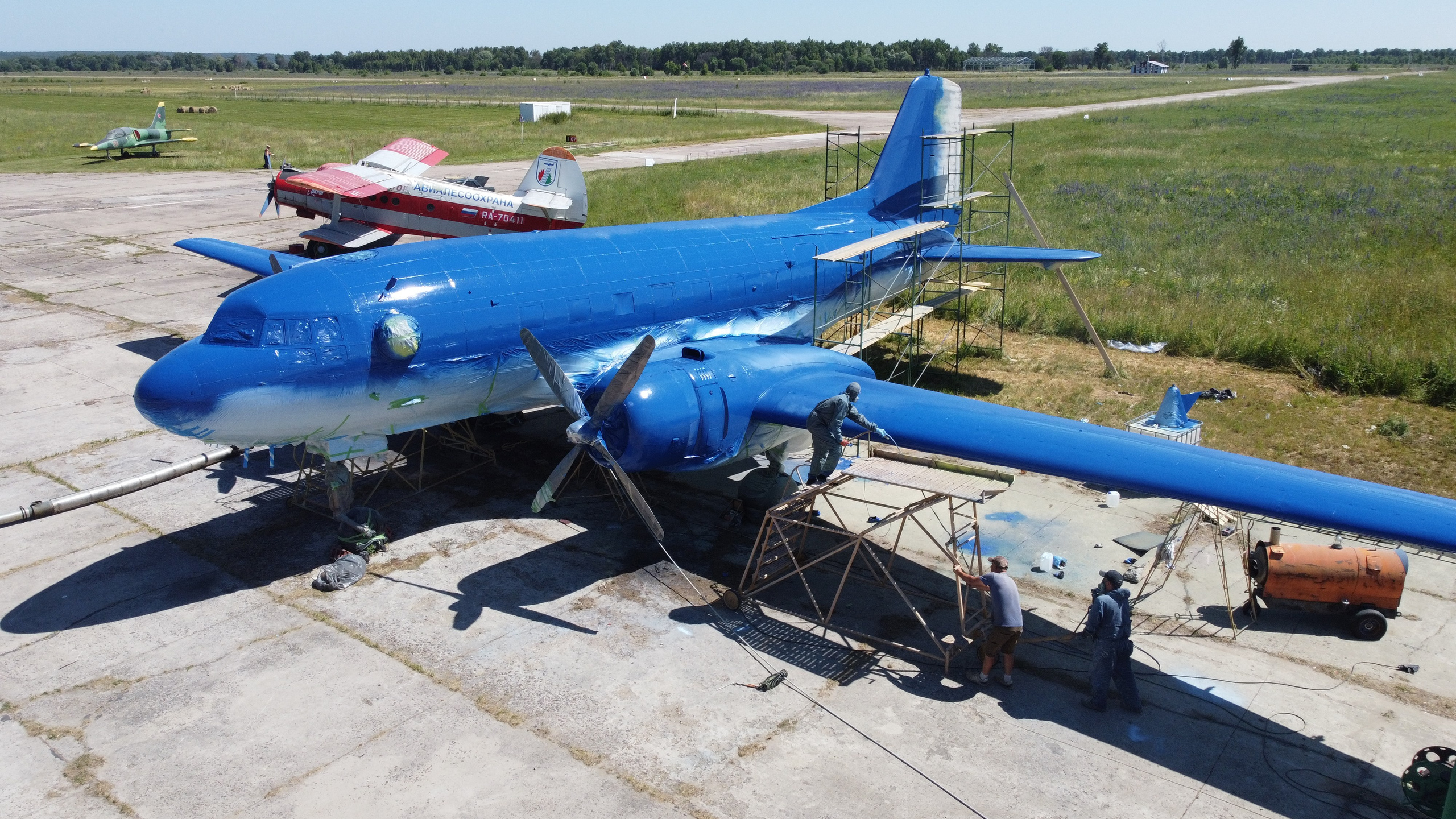 Ил-14Т «Голубая Мечта» — покраска (2022г). Фотоальбом показывающий увлекательный мир авиации и мир медведей Андрея Иванова